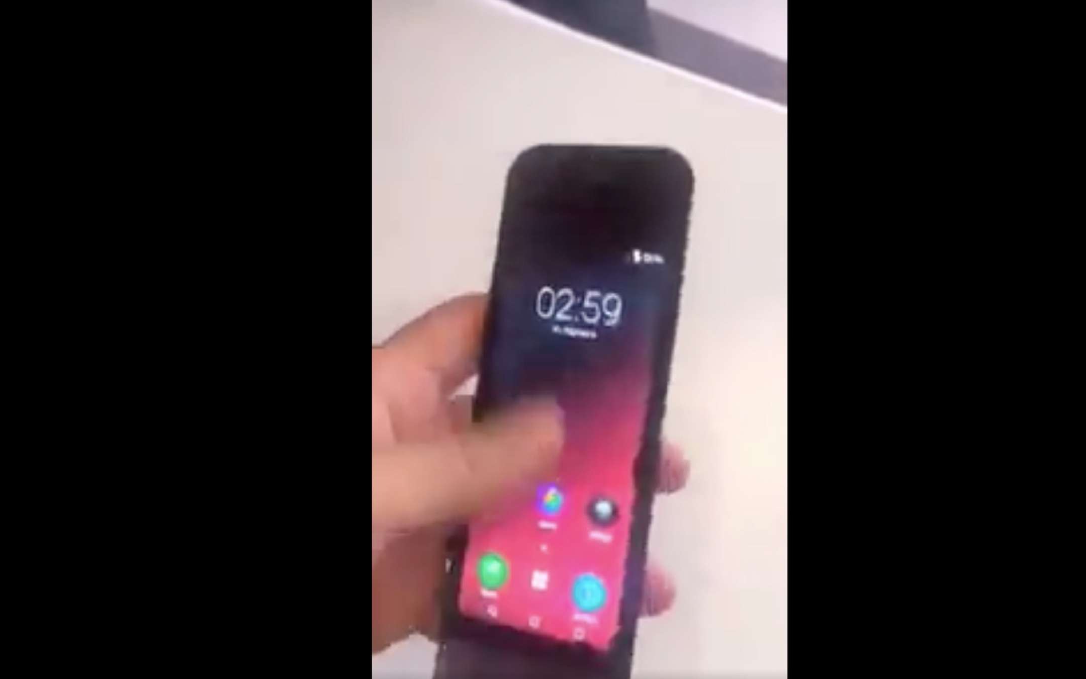 Lenovo: smartphone pieghevole mostrato in video