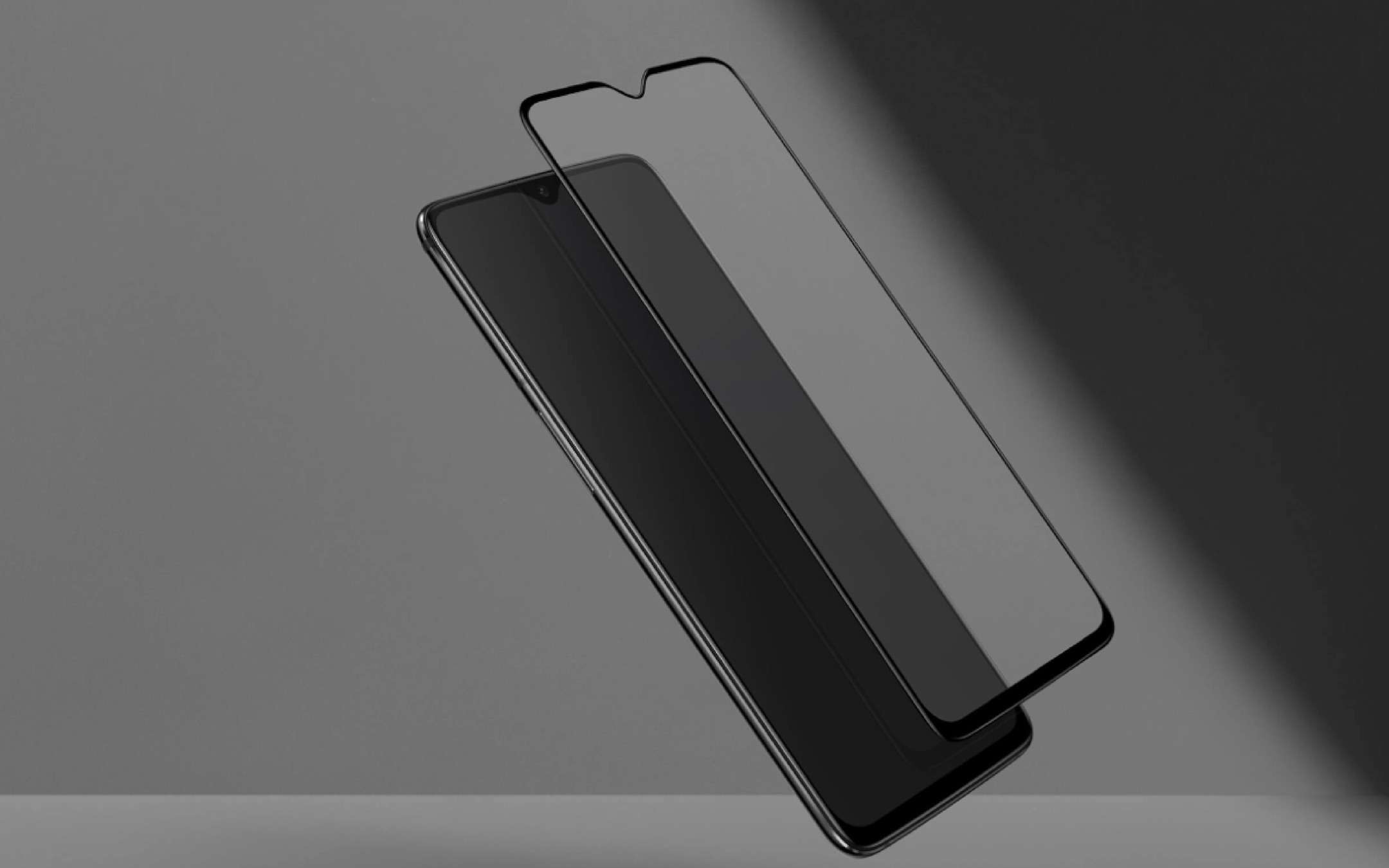 OnePlus 6T: l'accessorio per proteggere il display