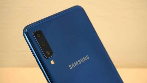 La tripla fotocamera posteriore del Samsung Galaxy A7 (2018)