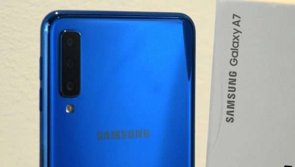 Galaxy A7 (2018): dettaglio della scocca posteriore