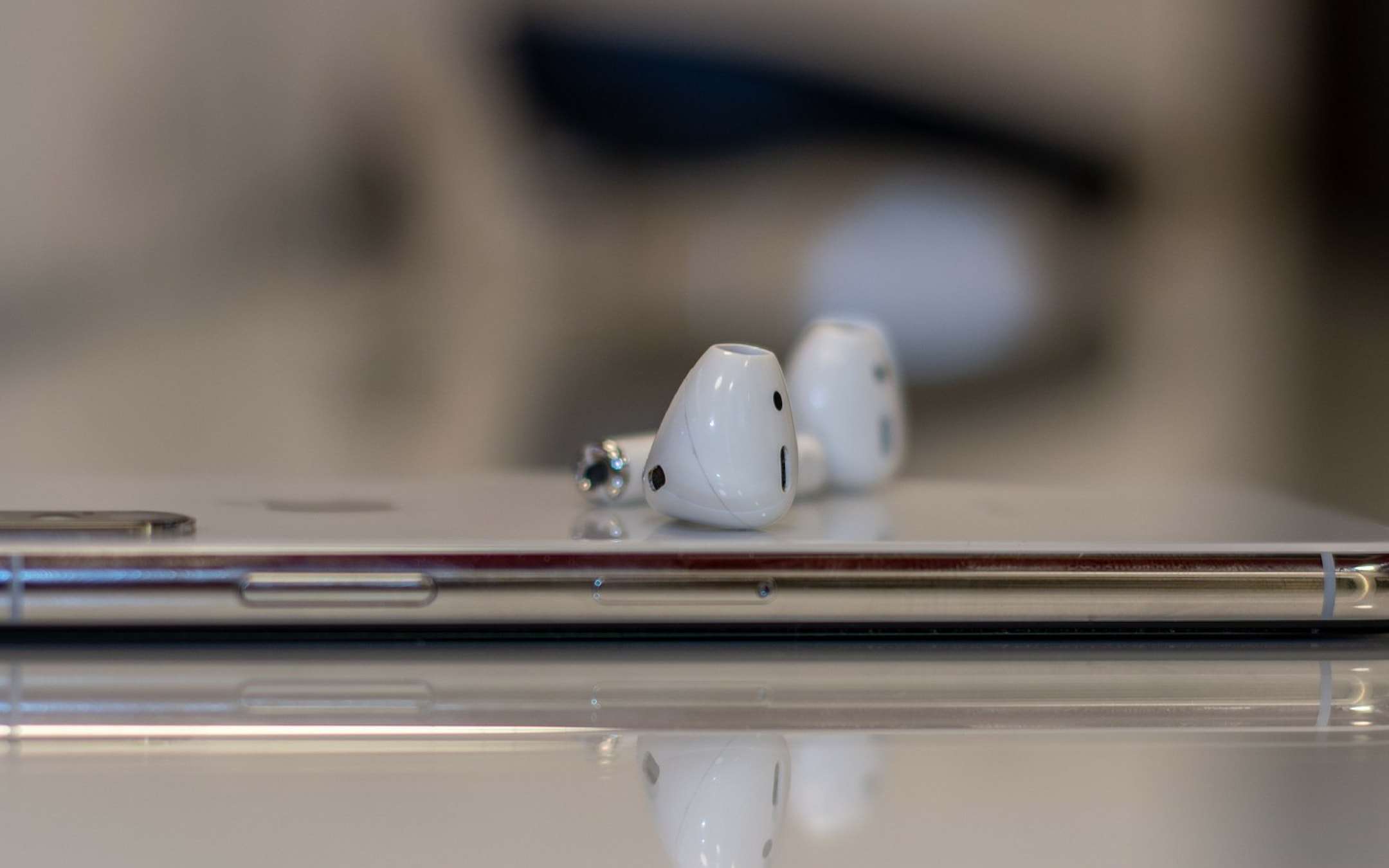 AirPods 2: supporto all'attivazione vocale di Siri