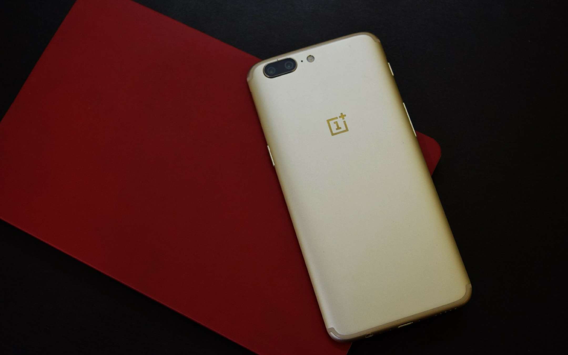 OnePlus 5 e 5T: OxygenOS 9.0.2 è in rollout