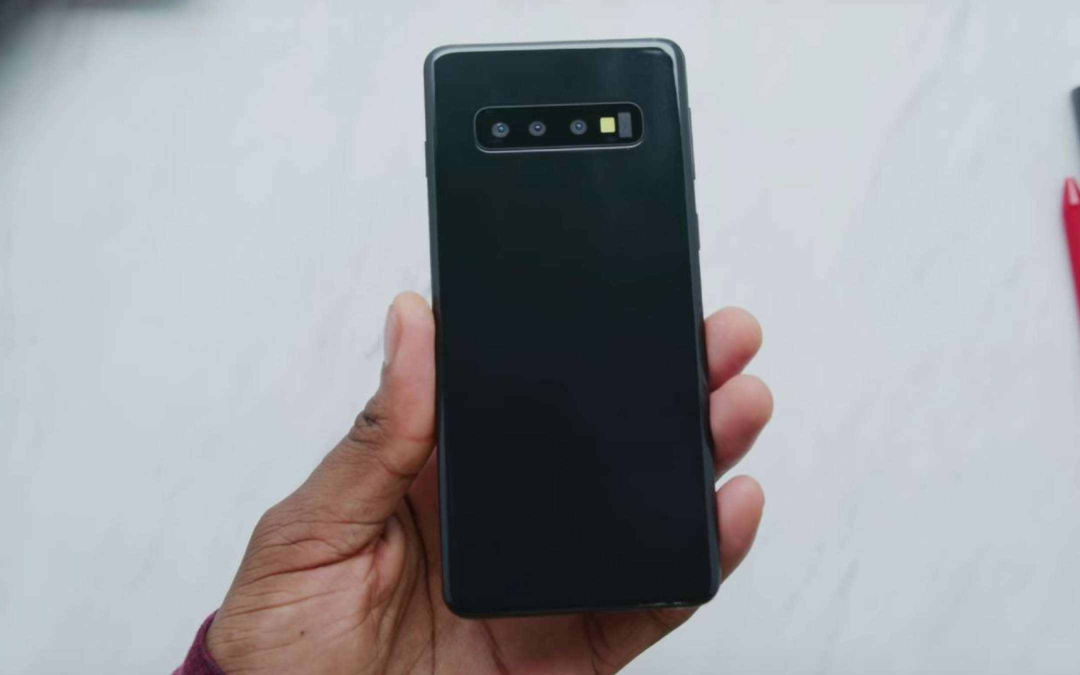 Galaxy S10 ed S10+: il video hands-on dei mockup