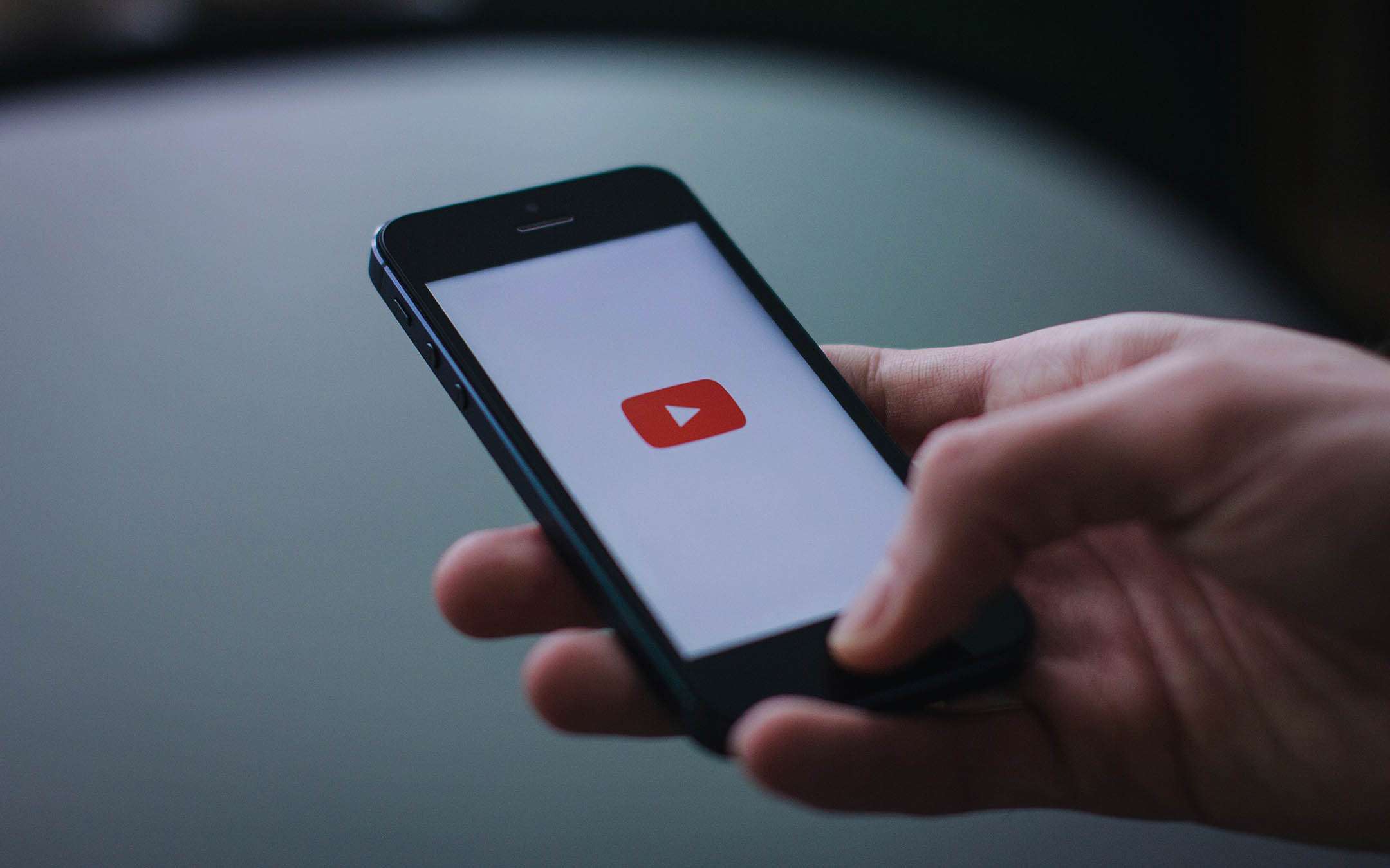 Tempo trascorso su smartphone: YouTube sale al 40%