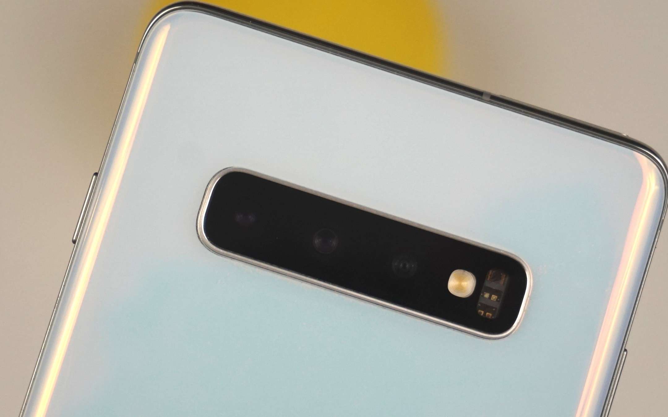 Galaxy S10: arriva l'update con la Night Mode