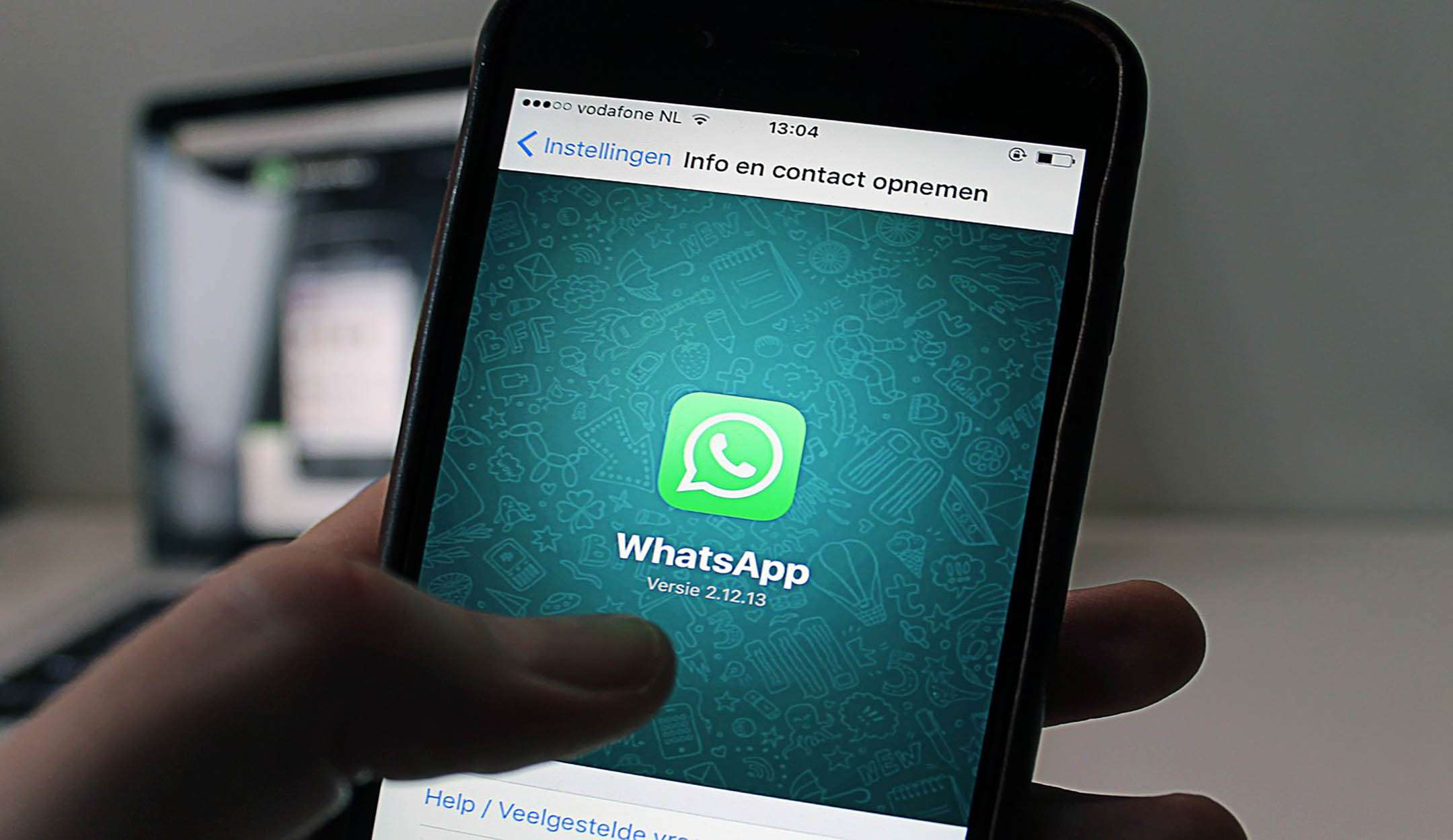 WhatsApp per Android: quasi pronta la dark mode