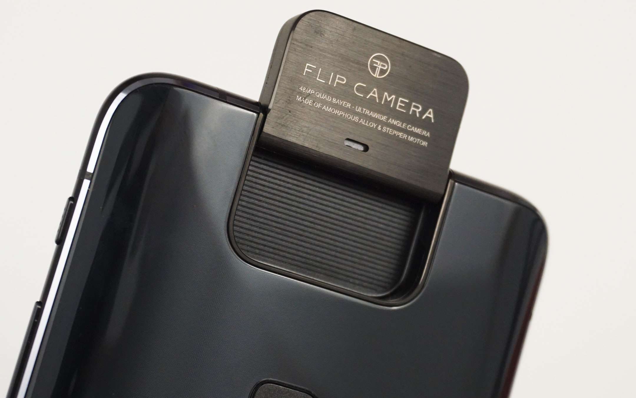 ASUS Zenfone 6: la Flip Camera è resistentissima