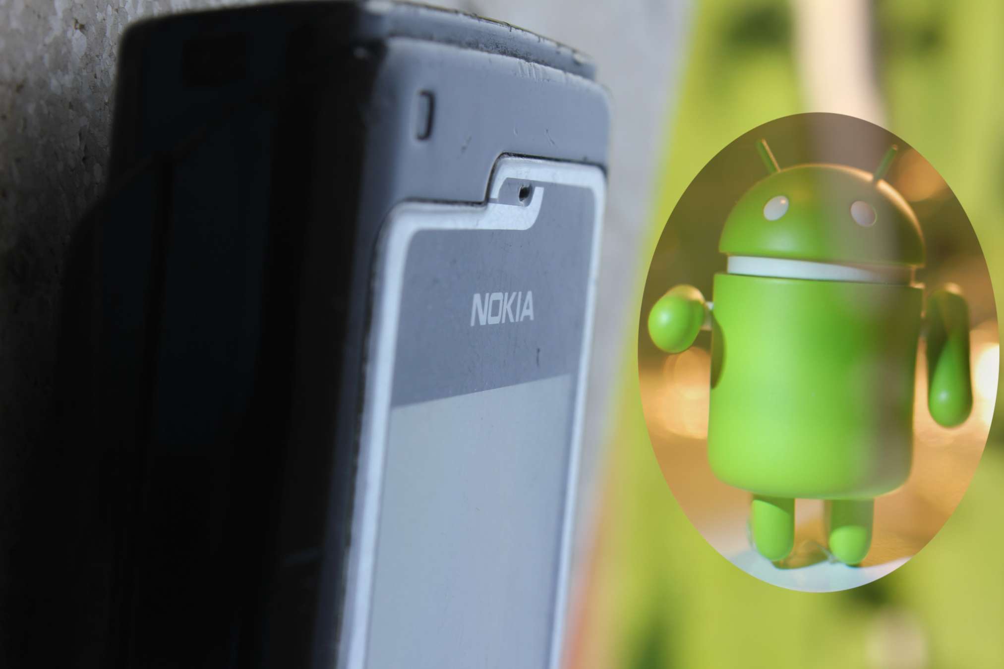 Vecchio telefonino con Android: eccolo in un video