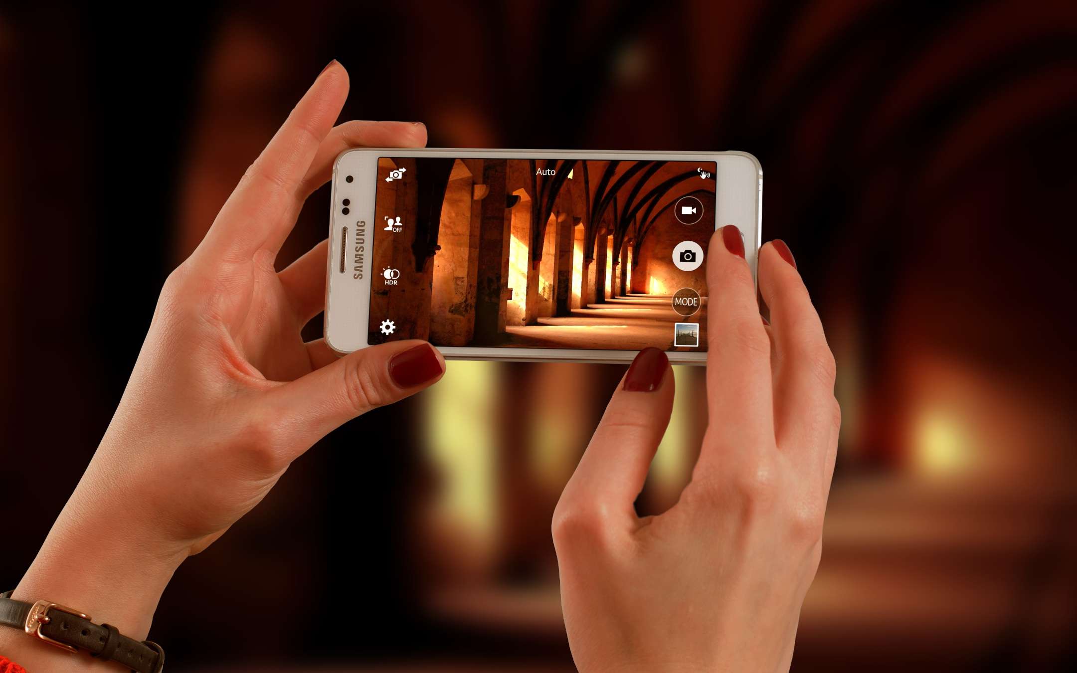 Samsung Slim GH1 rivoluziona la fotografia mobile
