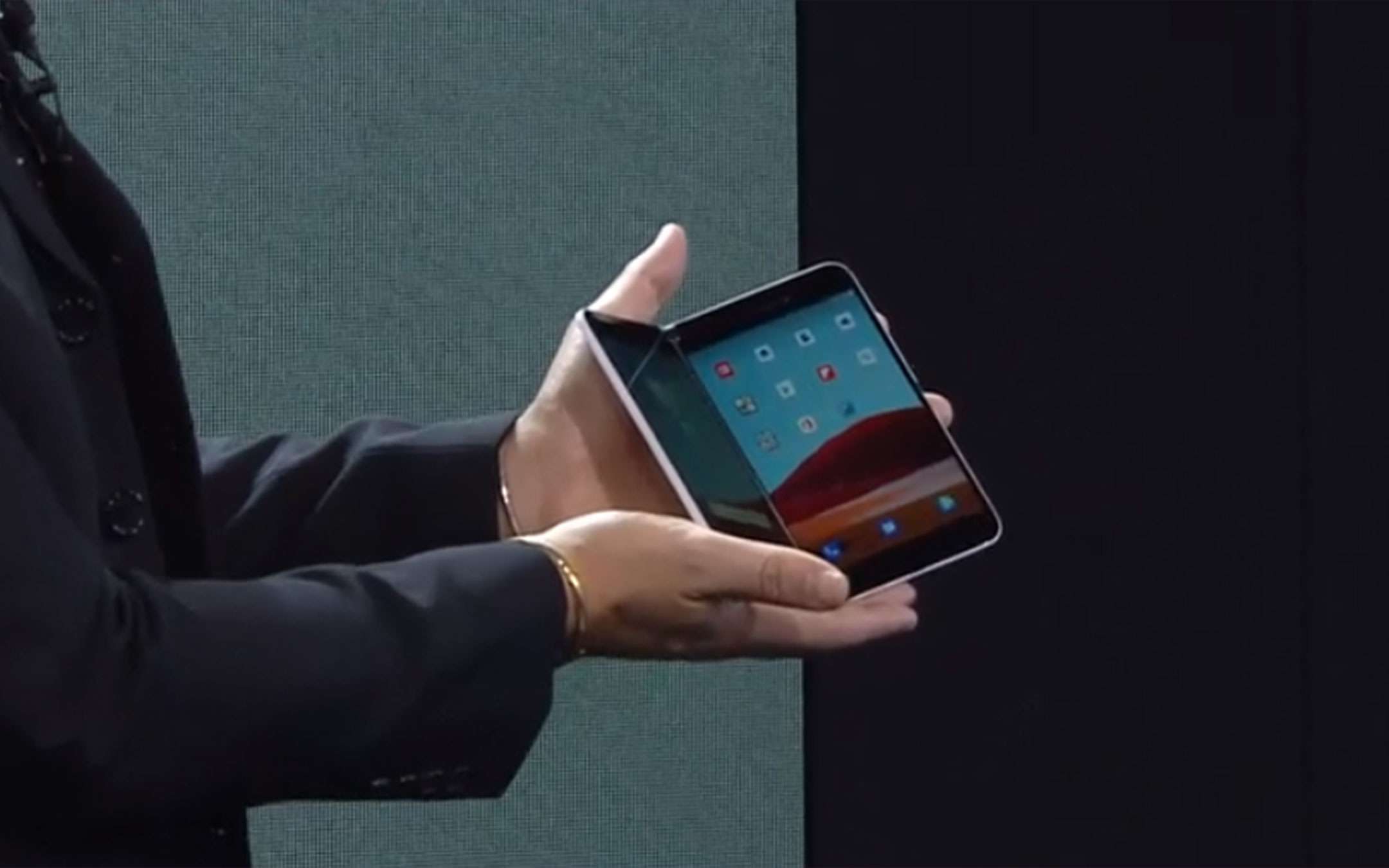 Surface Duo: ufficiale lo smartphone di Microsoft