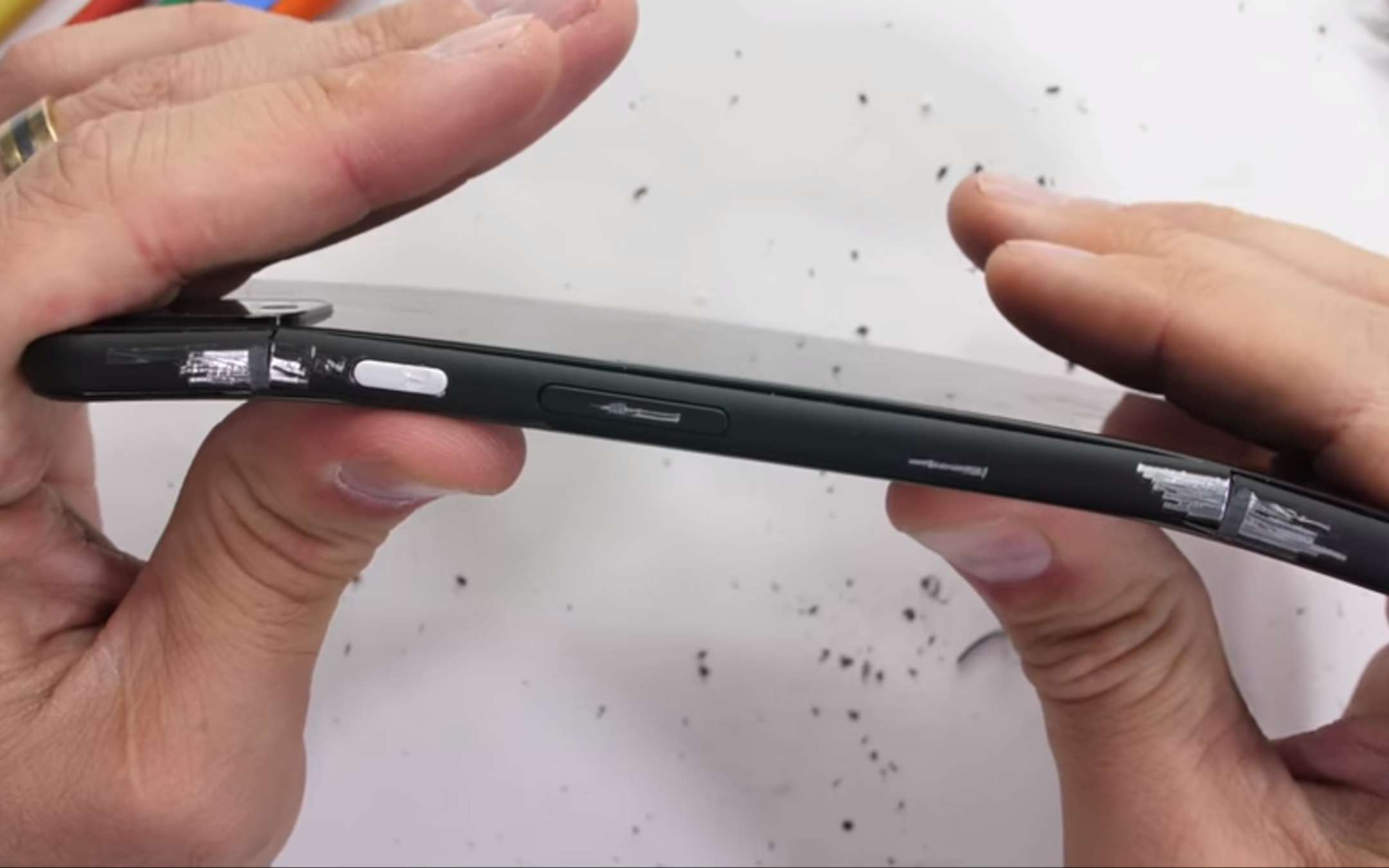 Pixel 4 XL: luci e ombre del test di durabilità Pixel 4 XL: luci e ombre del test di durabilità