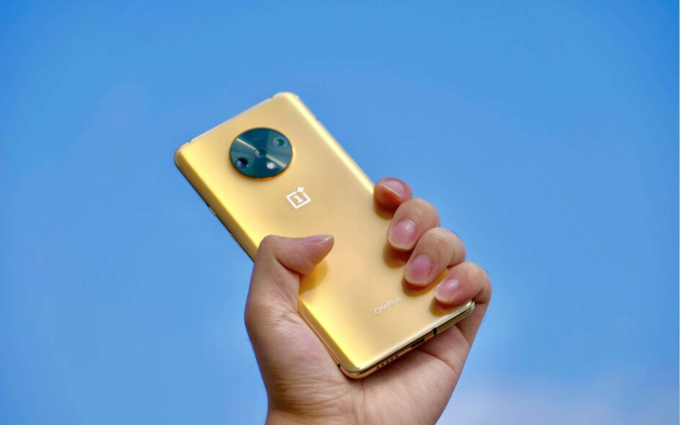 OnePlus 7T esiste anche una versione color oro