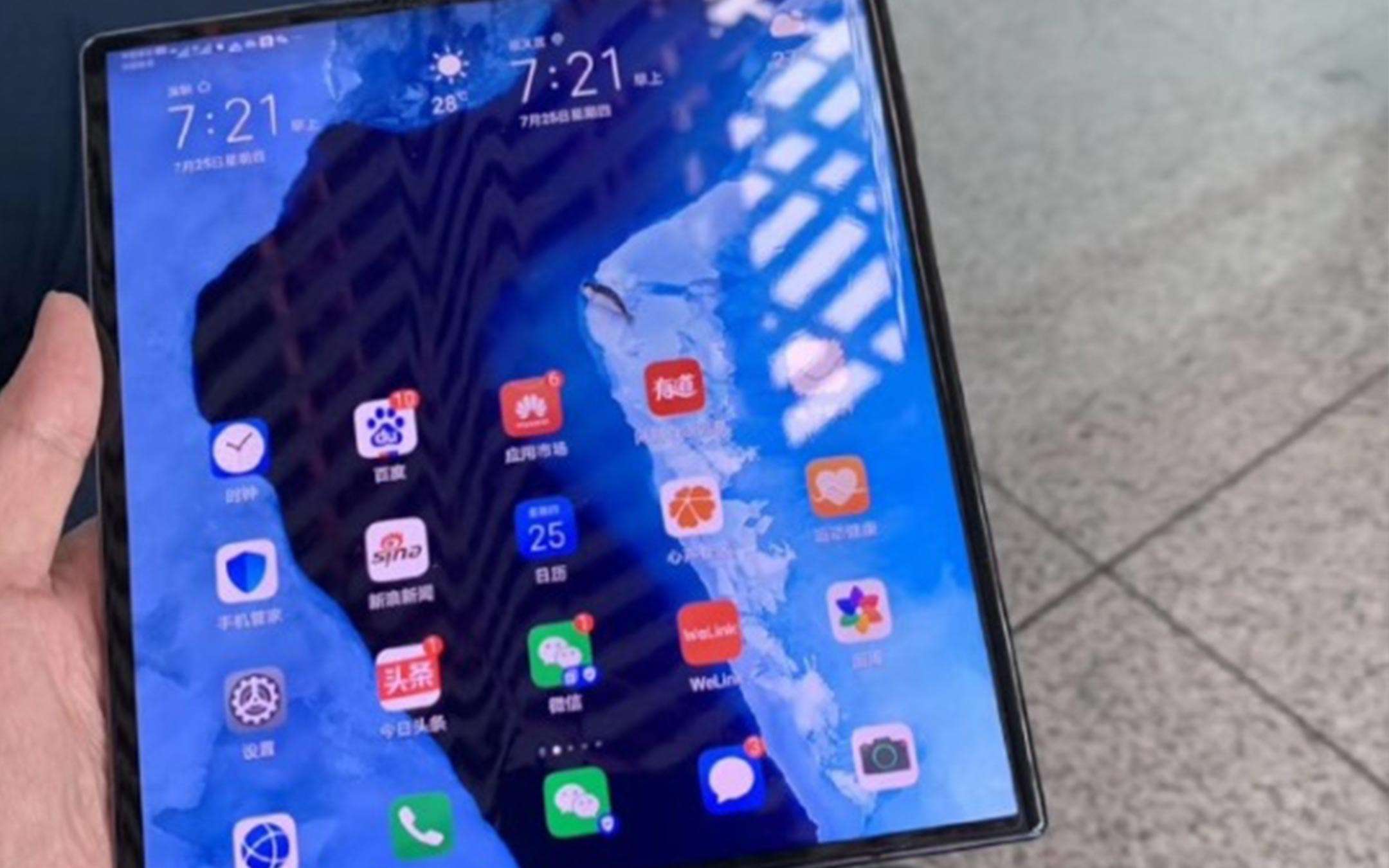 Huawei Mate X: in Cina si rivende a 7800€