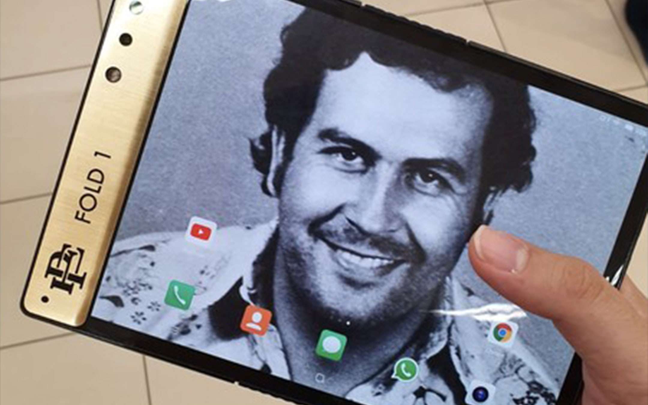 Un foldable che costa solo 315€, firmato Escobar Un foldable che costa solo 315€, firmato Escobar