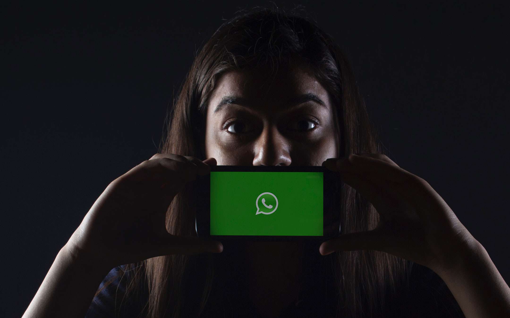 WhatsApp ha il suo tema scuro: provalo su Android