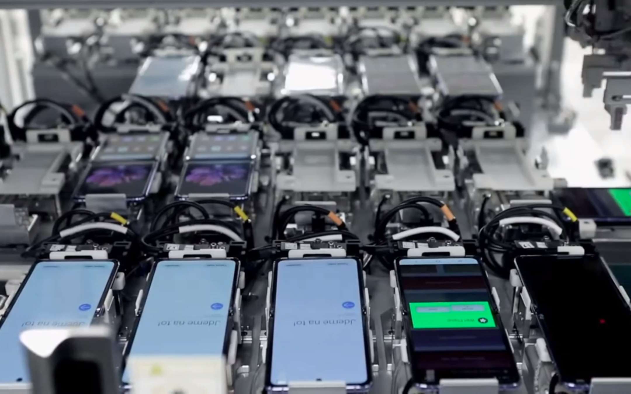Samsung Galaxy Z Flip: ecco come nasce (VIDEO)