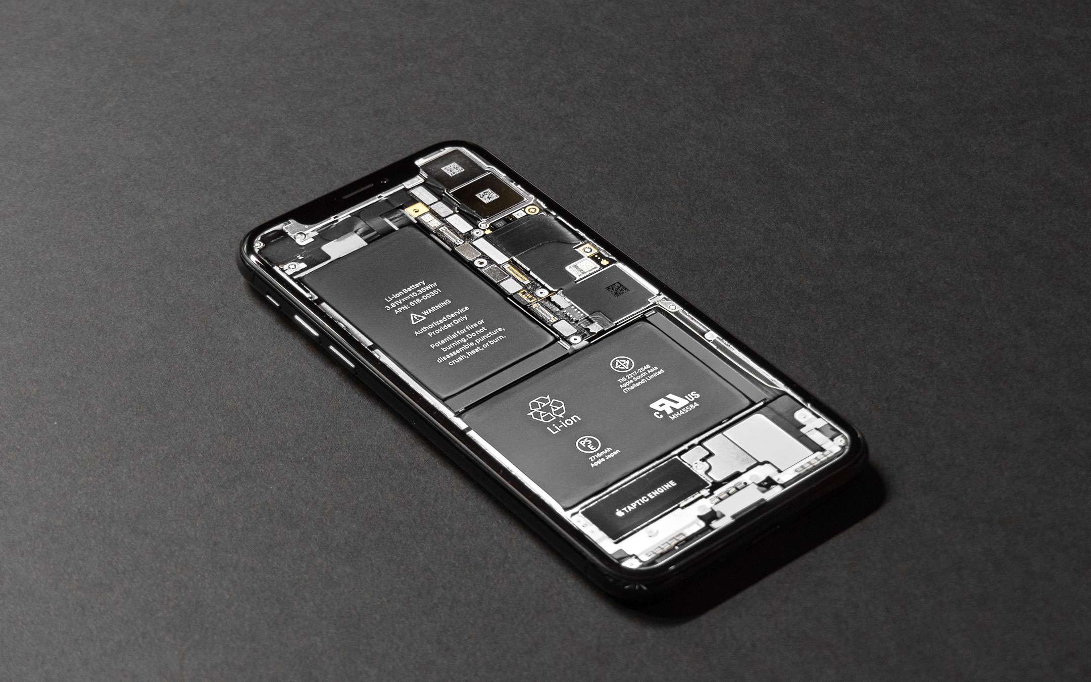 UE: batterie smartphone sostituibili facilmente