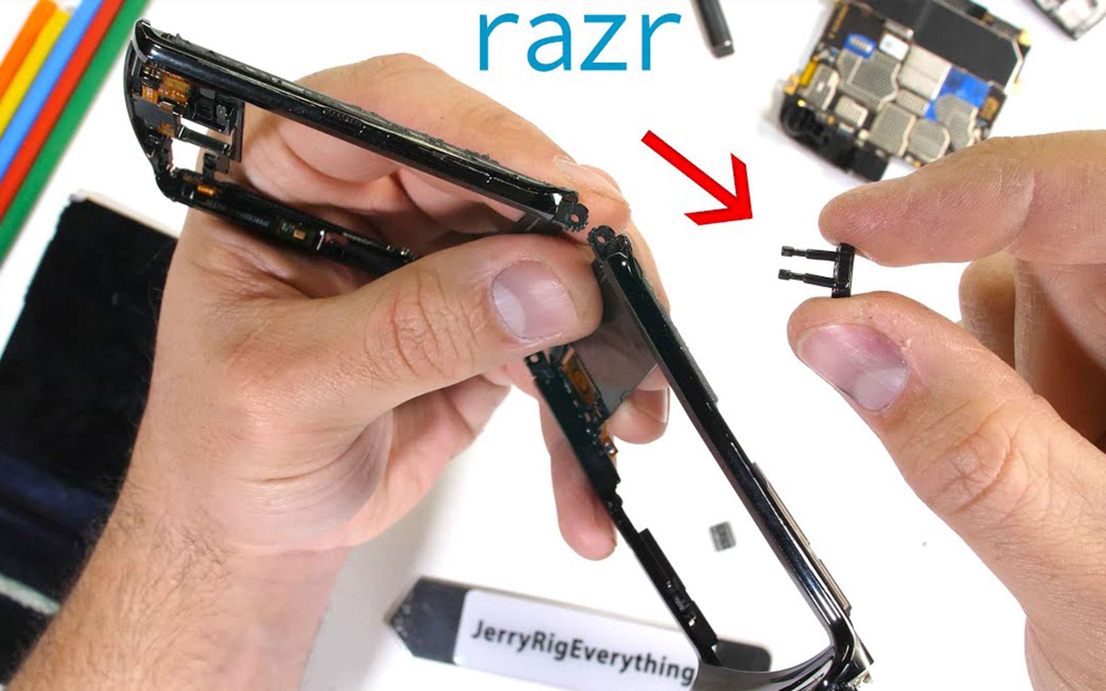 Motorola razr 2019: nuovo teardown svela un segreto