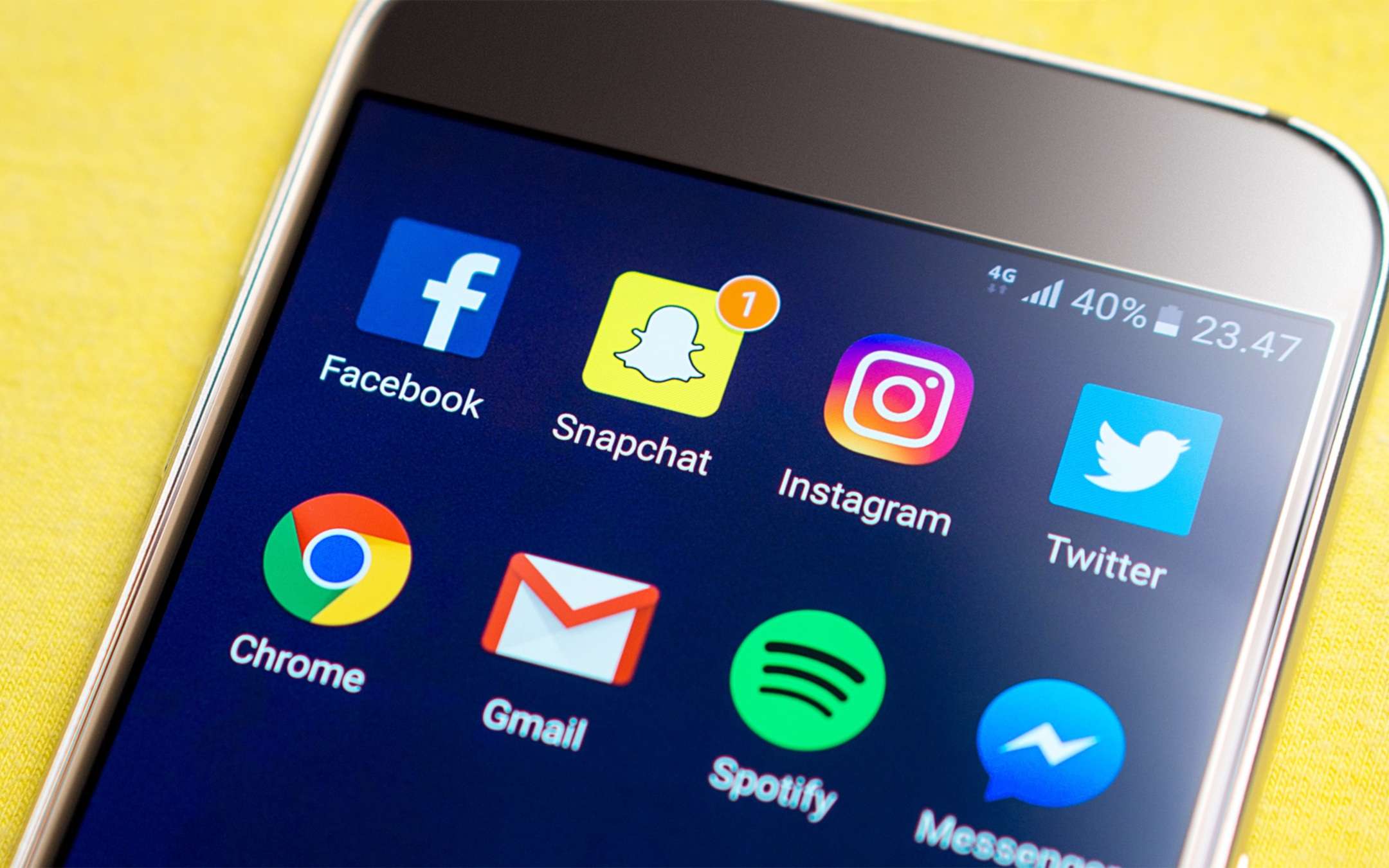 Facebook: dark mode su mobile, ma non per tutti