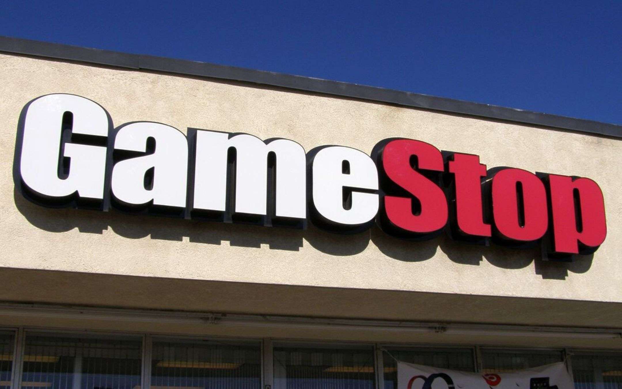 GameStop: PS5, Xbox Series X Halo Edition e mini-frigo disponibili oggi