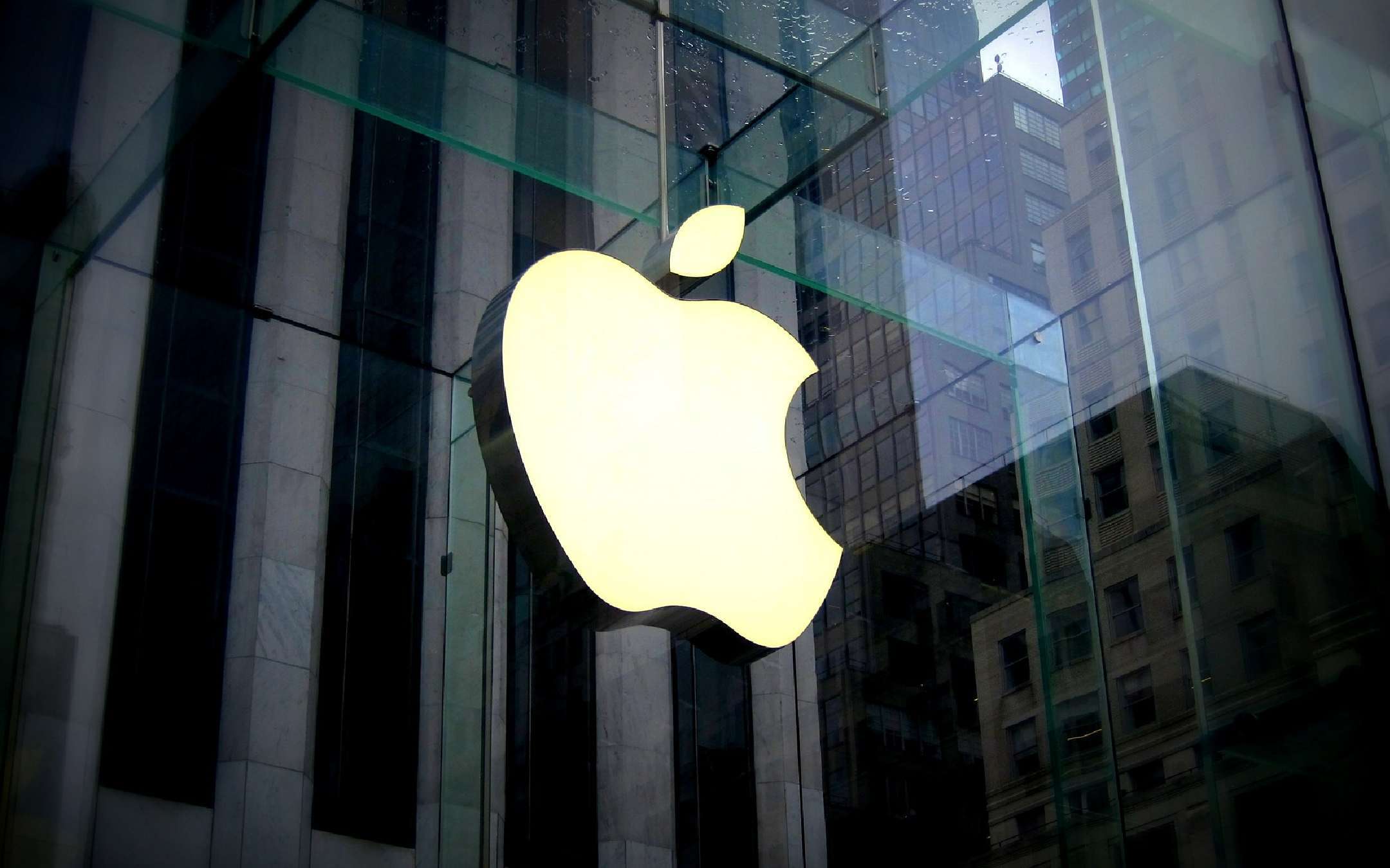 Apple pronto a riaprire alcuni store ad aprile