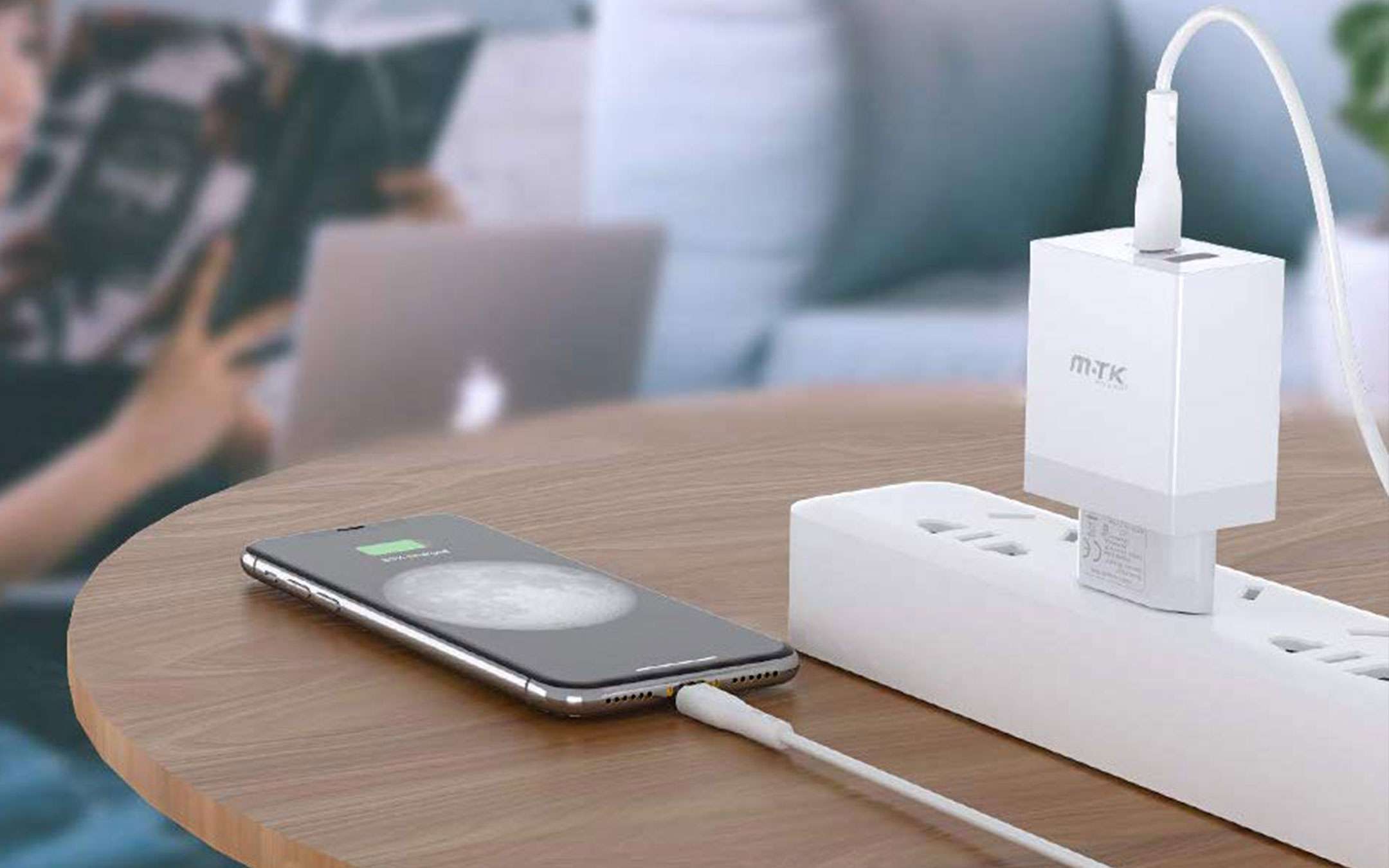 iPhone: caricatore rapido a 14€, solo su Amazon iPhone: caricatore rapido a 14€, solo su Amazon