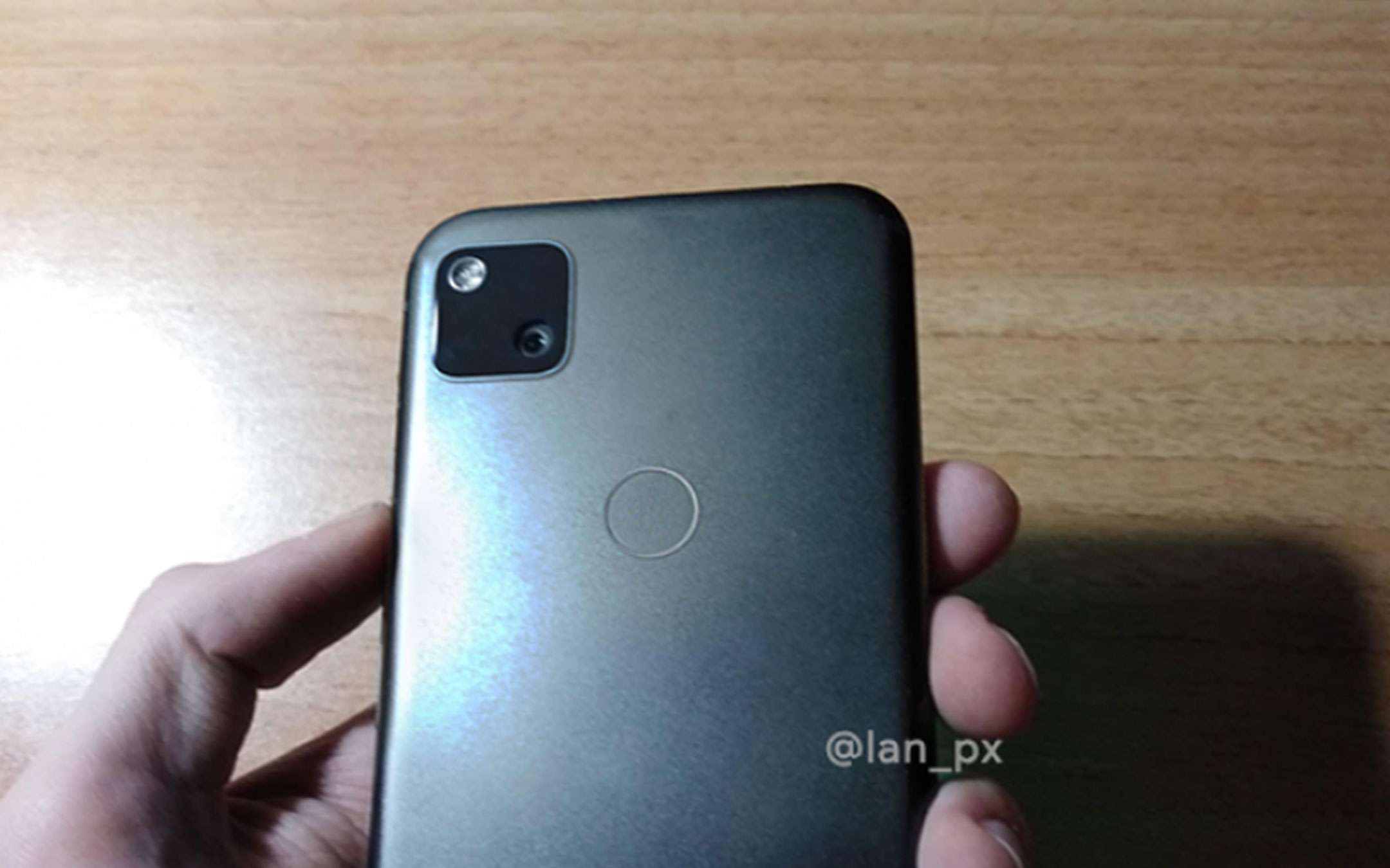 Pixel 4a: quella fotocamera è bruttina però (FOTO)