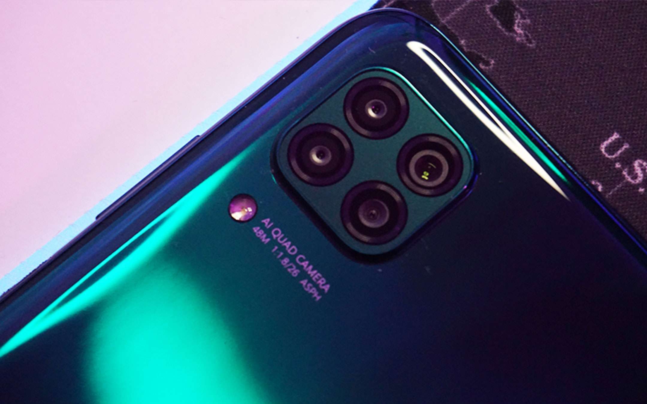 Huawei P40 Lite sbarca su Amazon con due omaggi