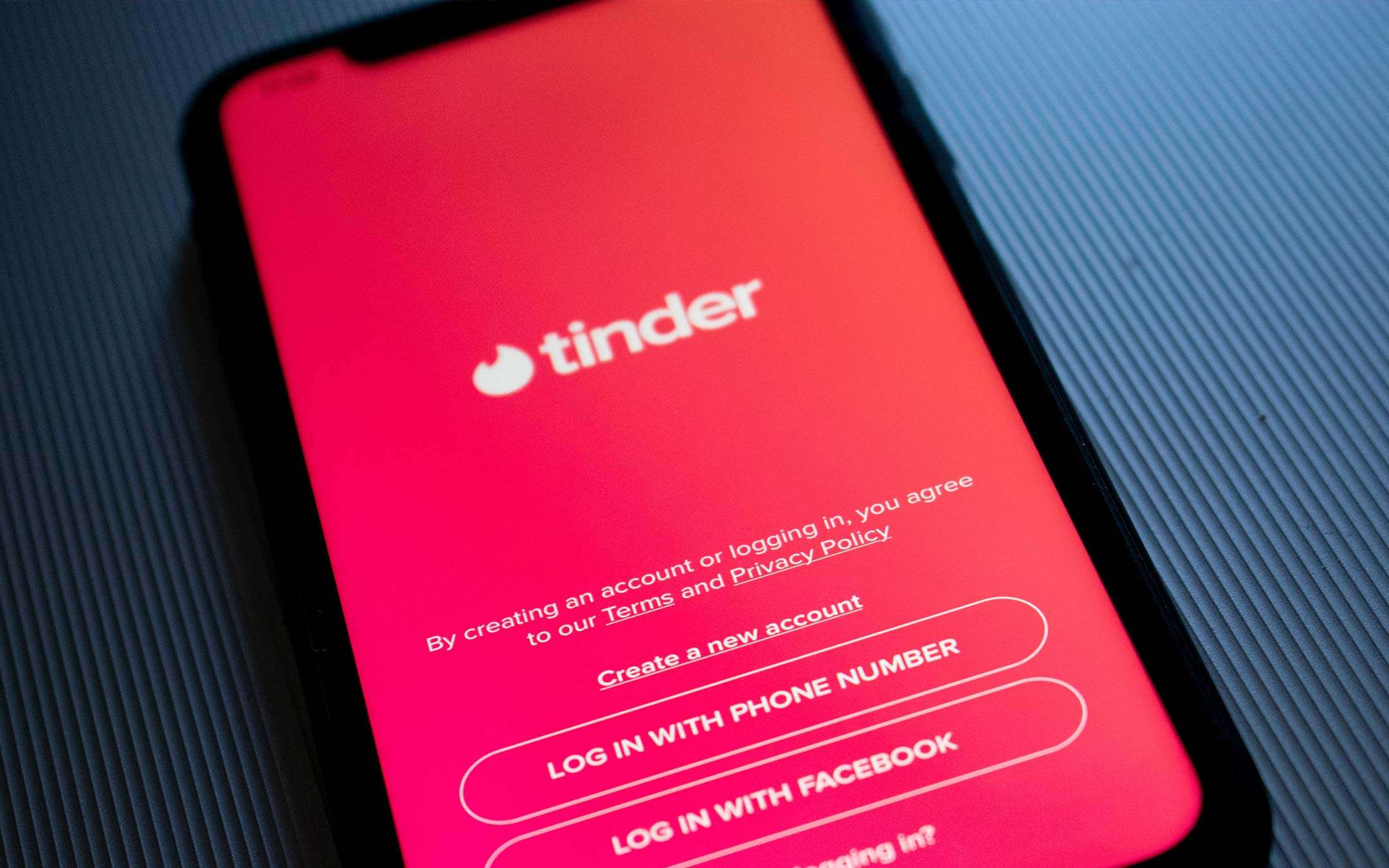 Tinder offre gratis un'opportunità splendida