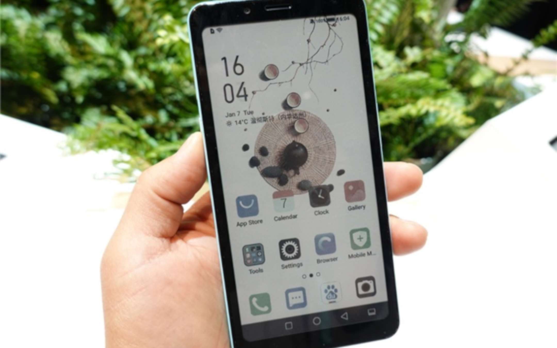L'Hisense con display e-ink a colori arriva il 23
