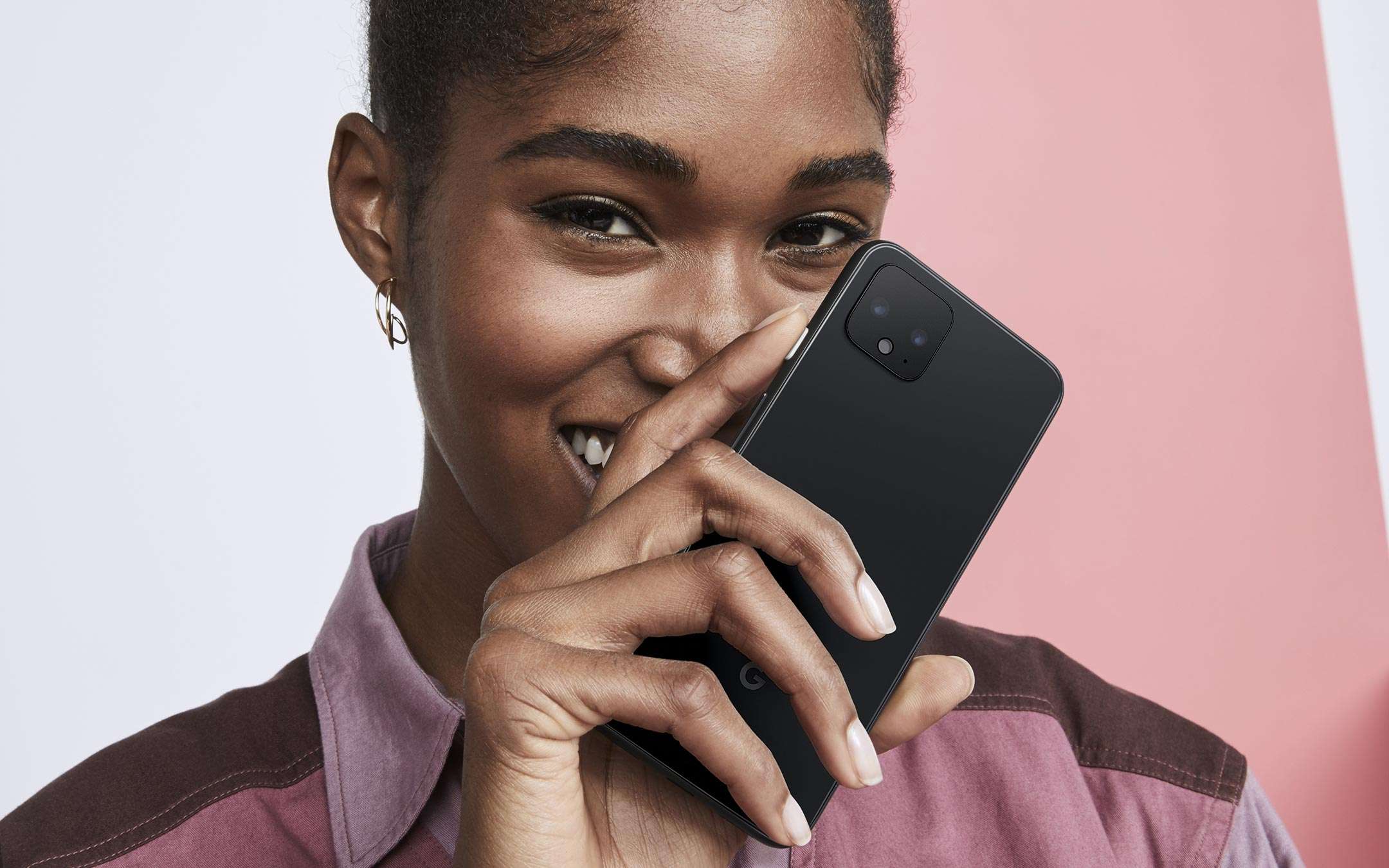 Google Pixel 4a: la confezione di vendita (FOTO)