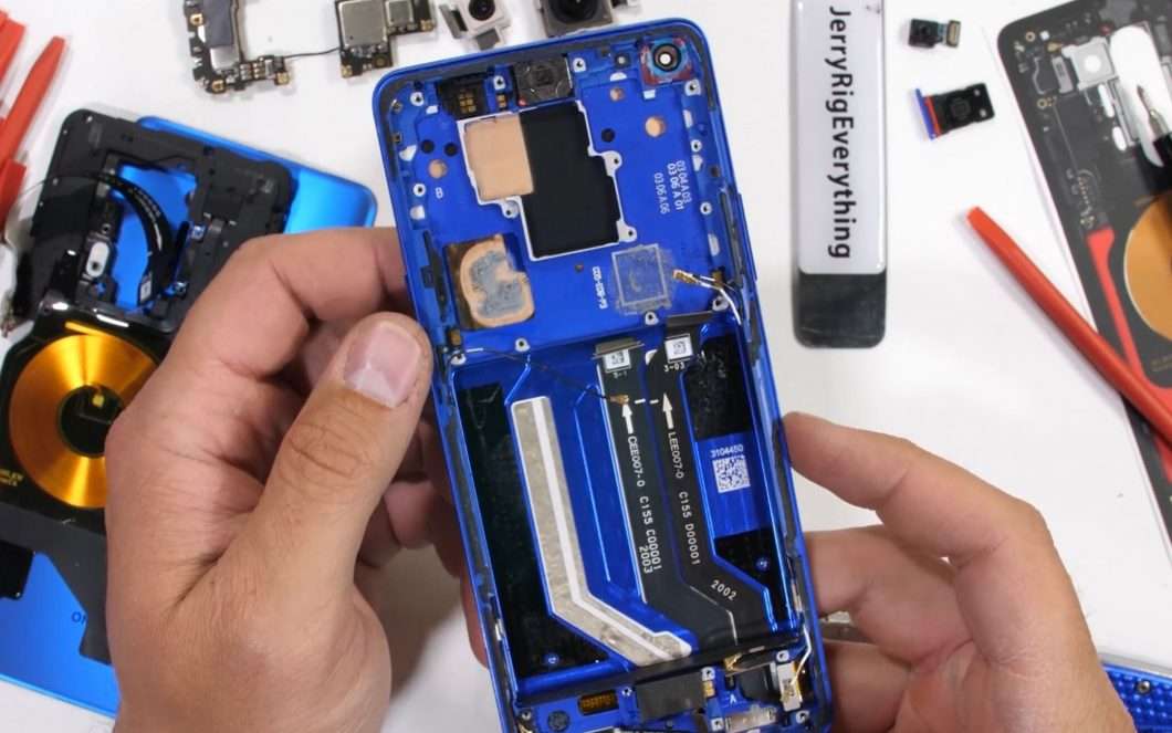 OnePlus 8 Pro: هنا هو التصميم الداخلي (فيديو) 1