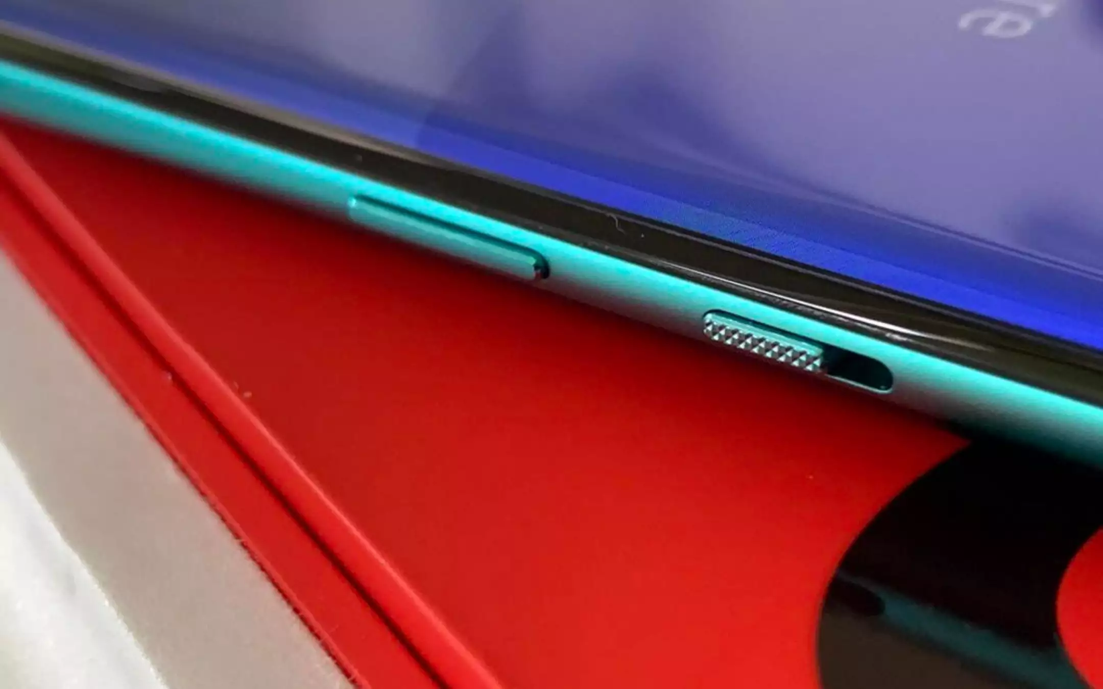 OnePlus 8 Pro: c'è un problema di schermo verde