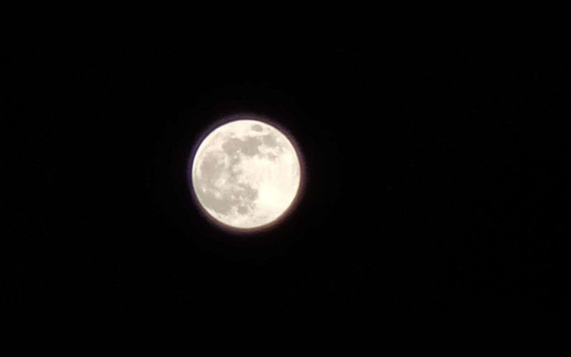 La Super Luna vista da Huawei e OPPO (FOTO)