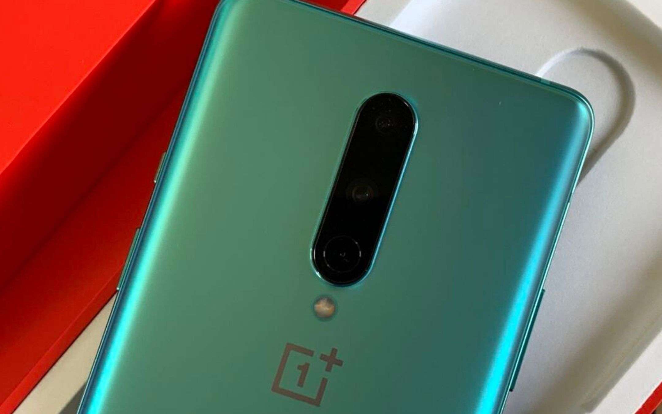 E questo OnePlus 8 da dove spunta fuori?