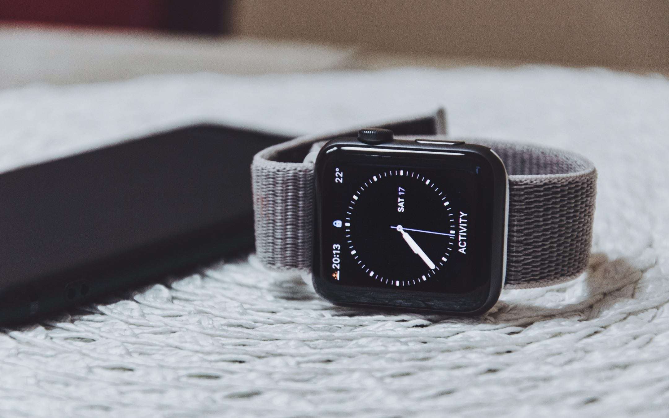 Apple Watch Serie 6: niente display MicroLED, pare