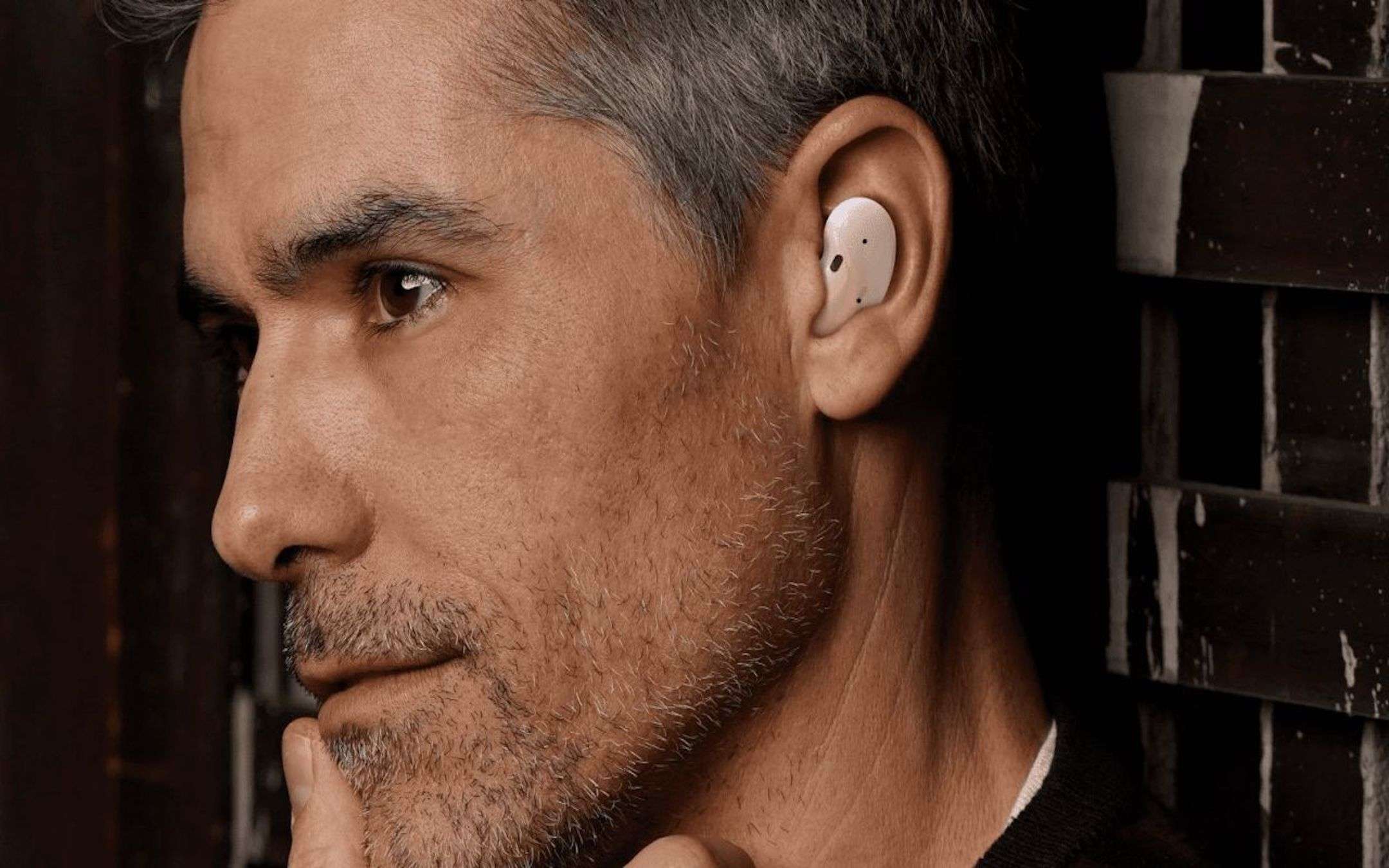 Le Samsung Galaxy Buds Live si mostrano dal vivo