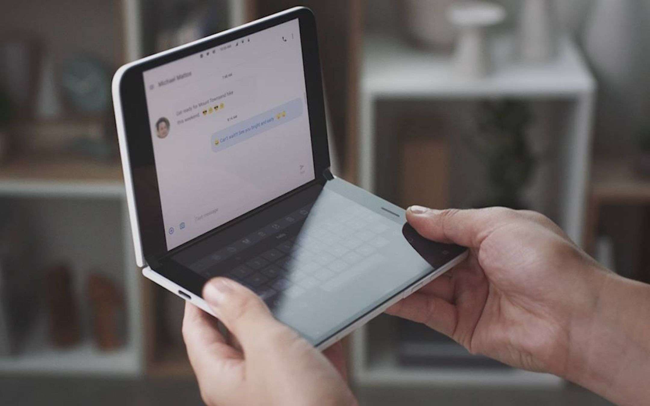 Surface Duo: ma quanto è bello usare due schermi? Surface Duo: ma quanto è bello usare due schermi?