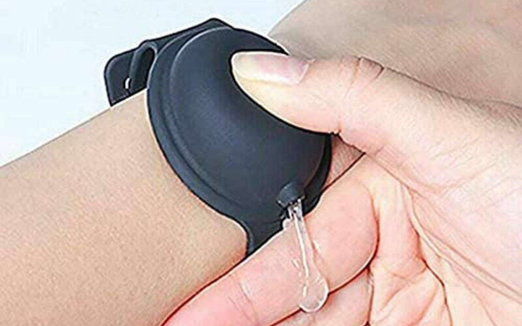 Disinfettante sempre al polso: mini prezzo su Amazon Disinfettante sempre al polso: mini prezzo su Amazon