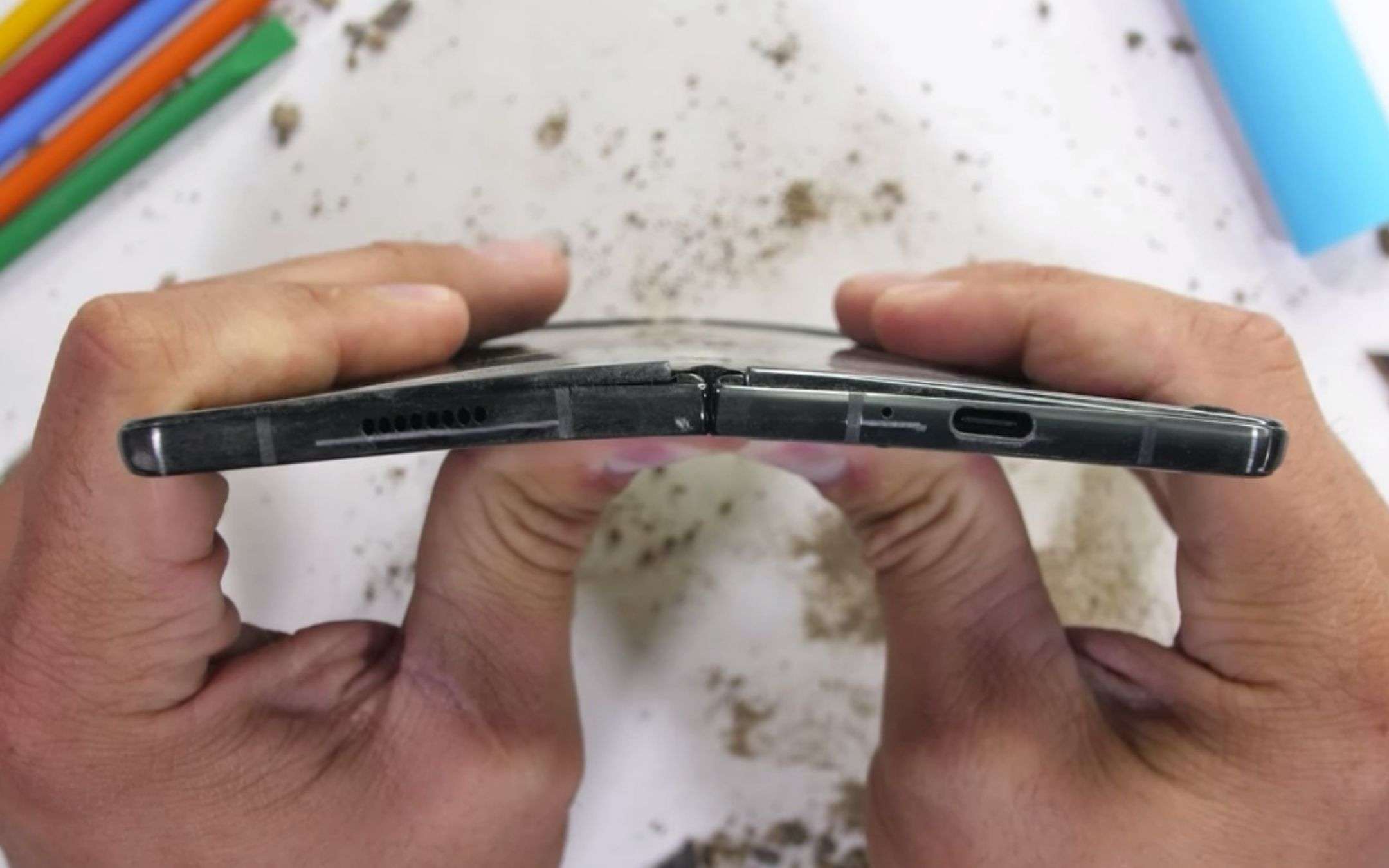 Galaxy Z Fold 2, test di resistenza: la rivincita