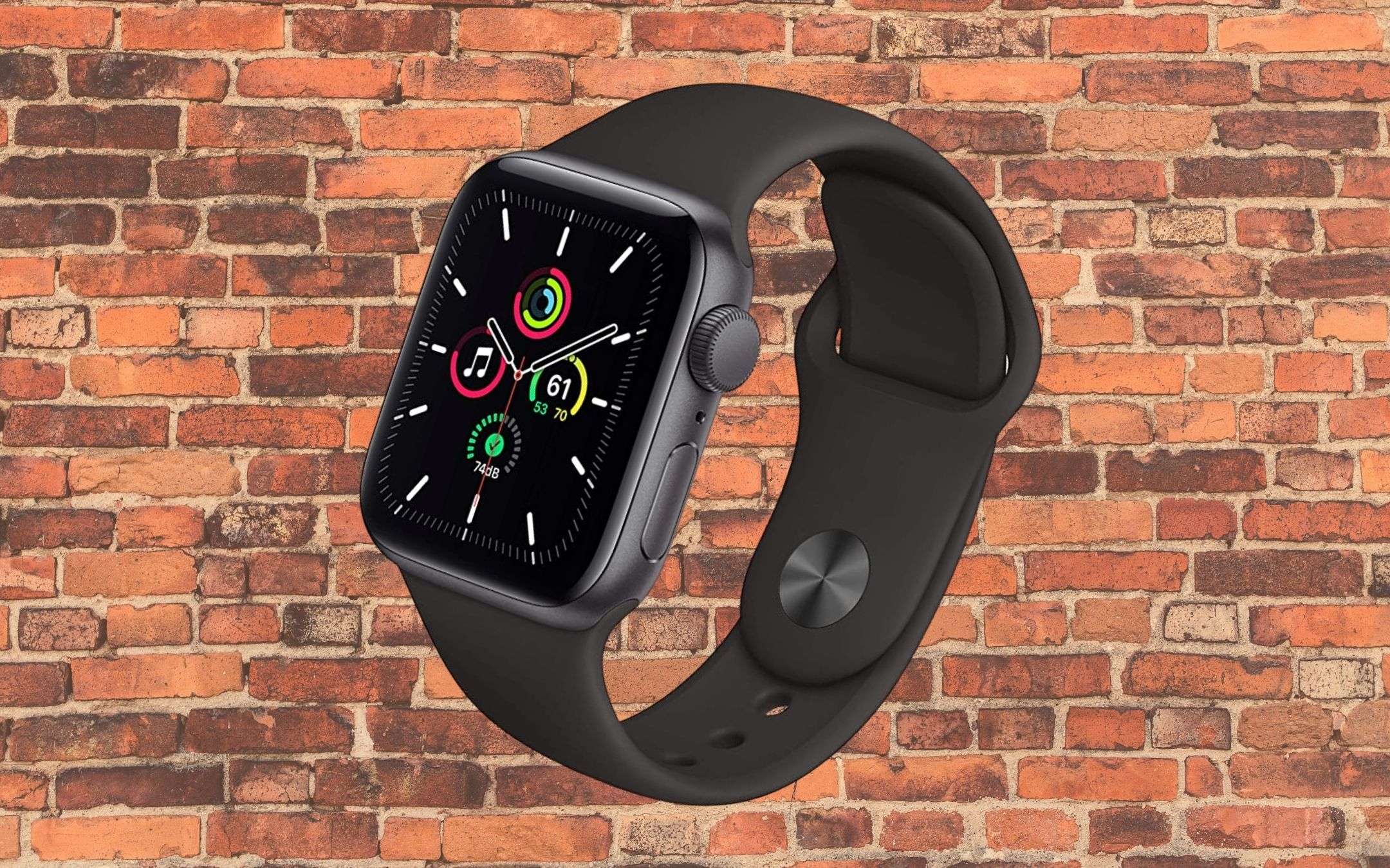 Apple Watch SE scende sotto i 300€ su Amazon