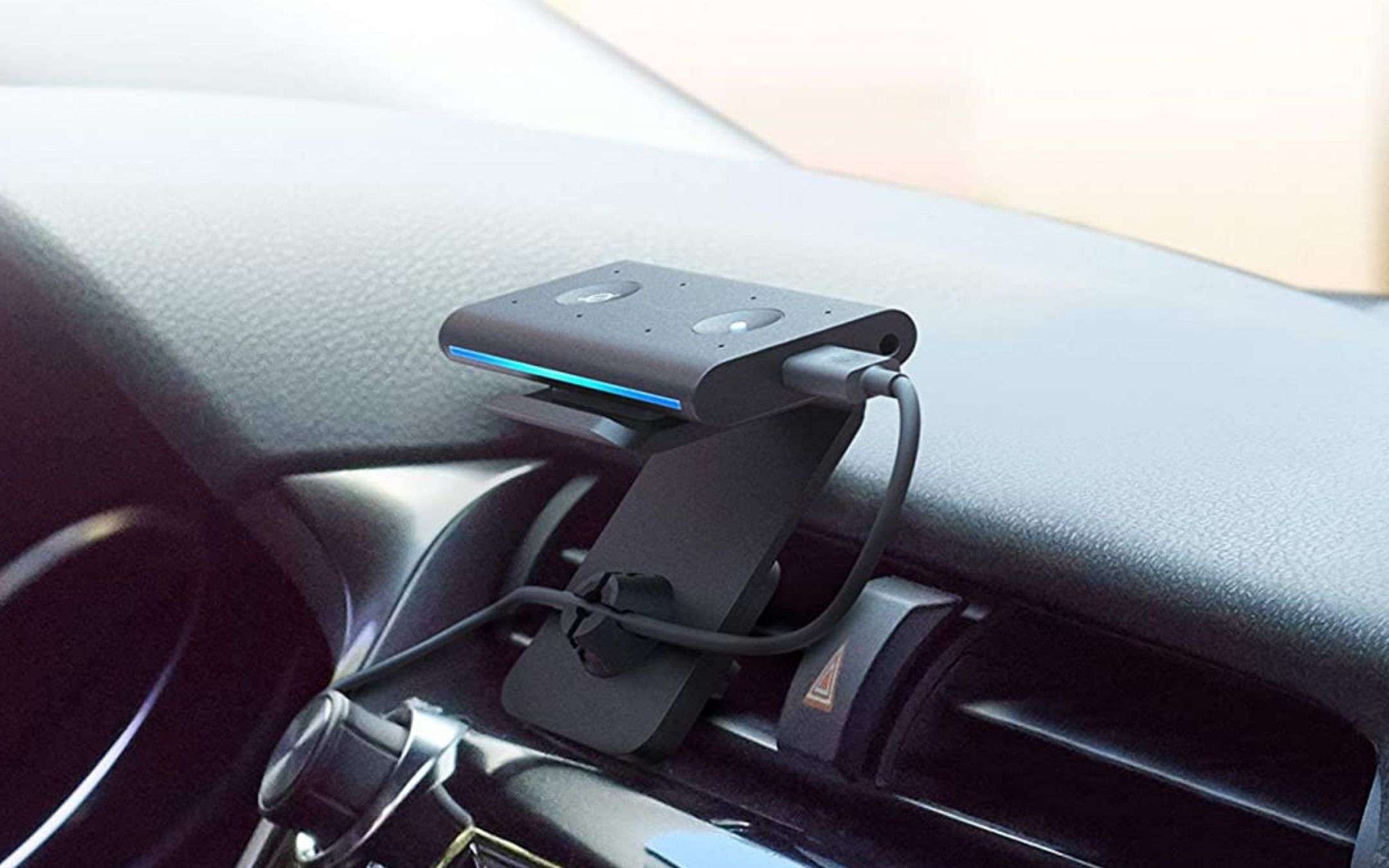 Amazon Echo Auto: la macchina diventa smart con 39€ Amazon Echo Auto: la macchina diventa smart con 39€