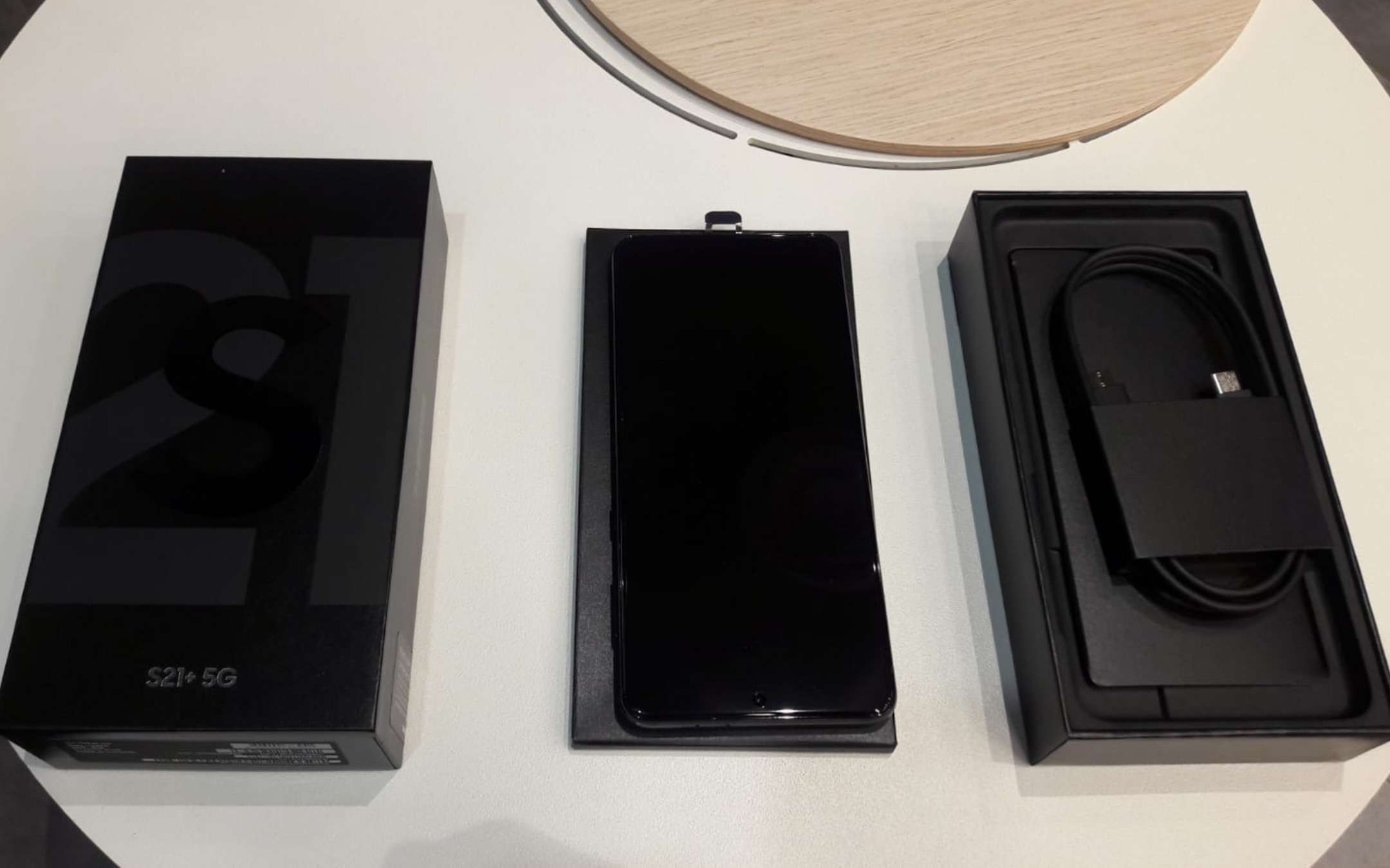 Samsung Galaxy S21 Plus: unboxing e prime impressioni