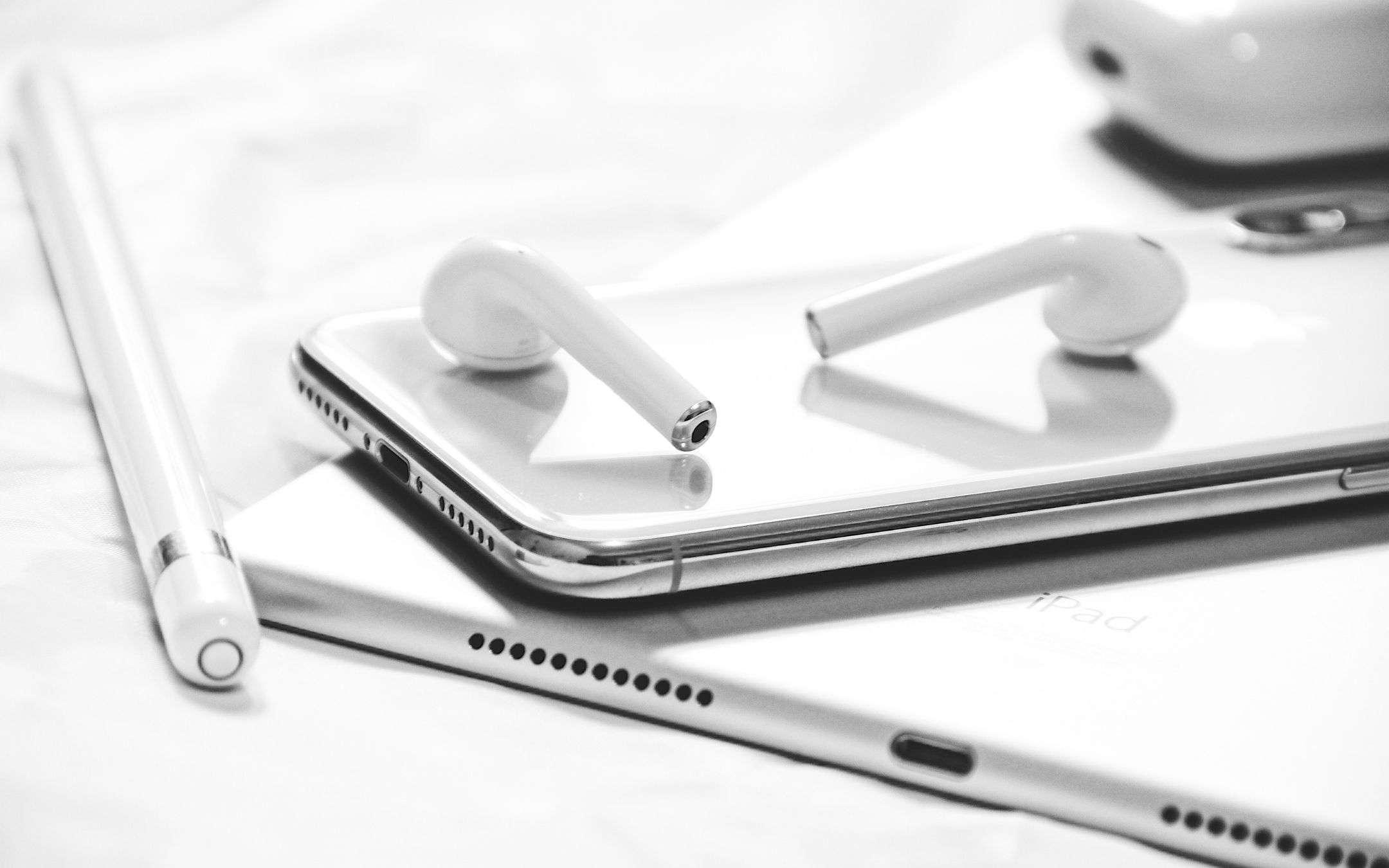 AirPods 3: arrivano a marzo e non saranno soli