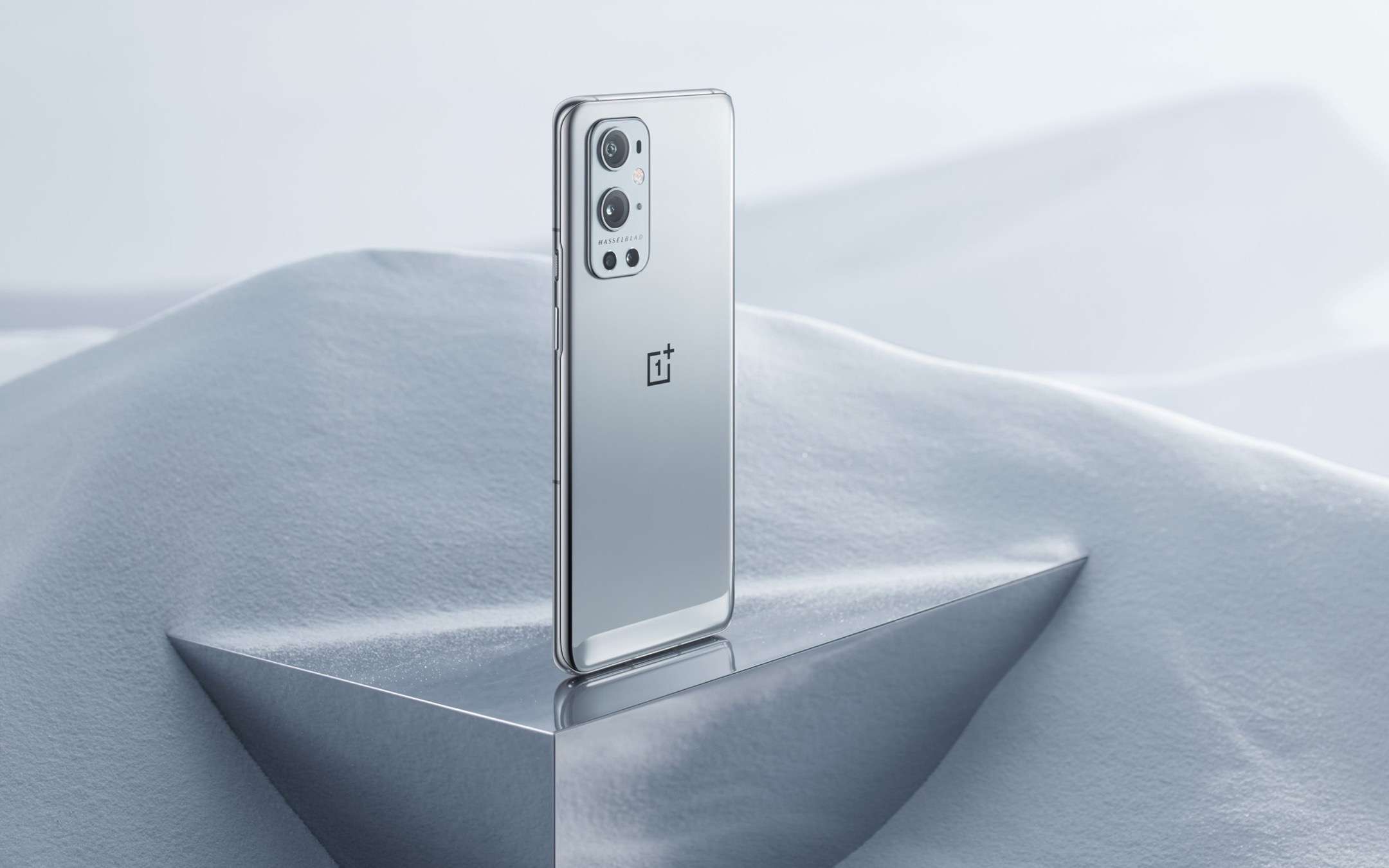 OnePlus 9 Pro: design ufficiale svelato (FOTO)