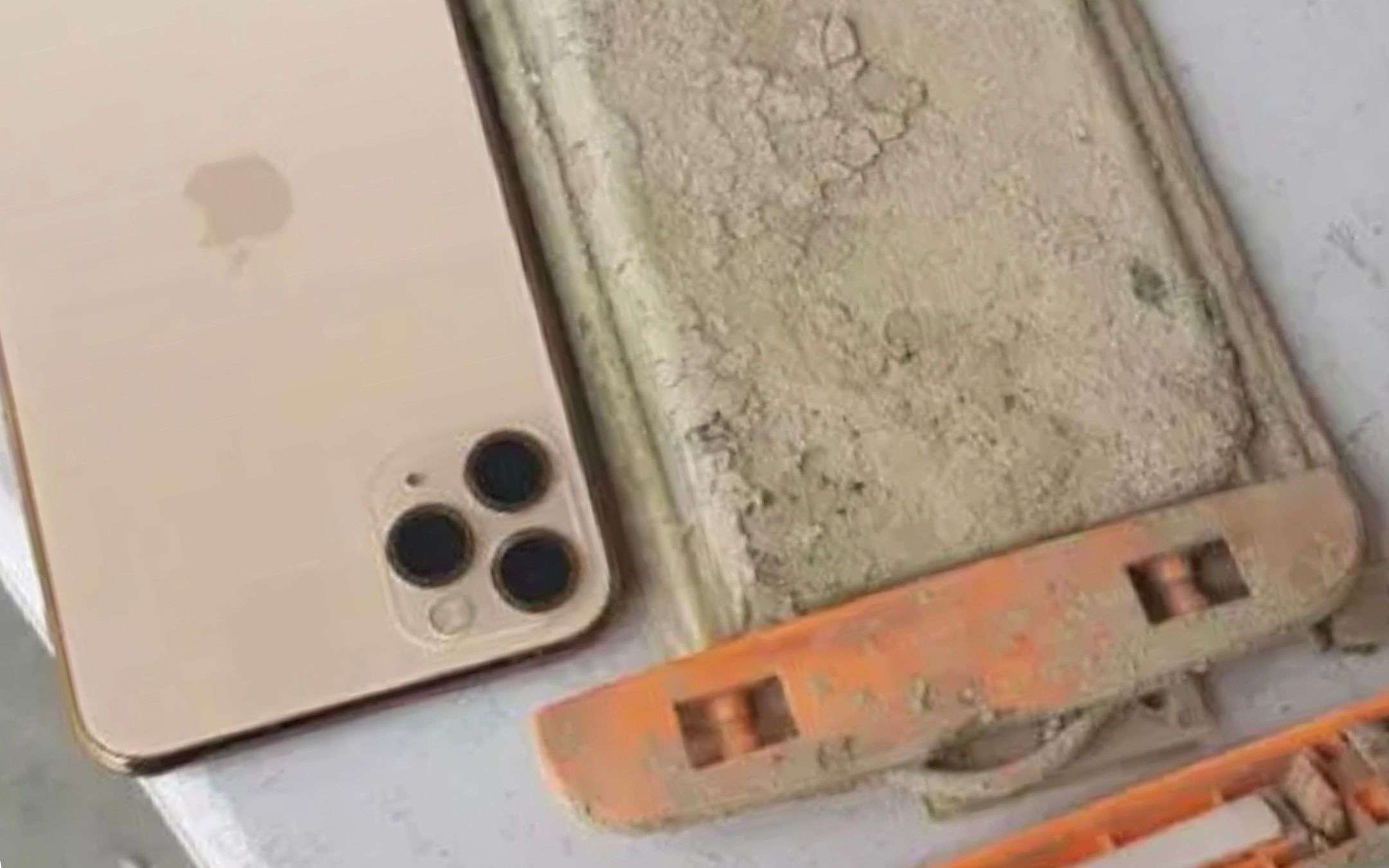 iPhone resta un anno in ACQUA: è ancora PERFETTO