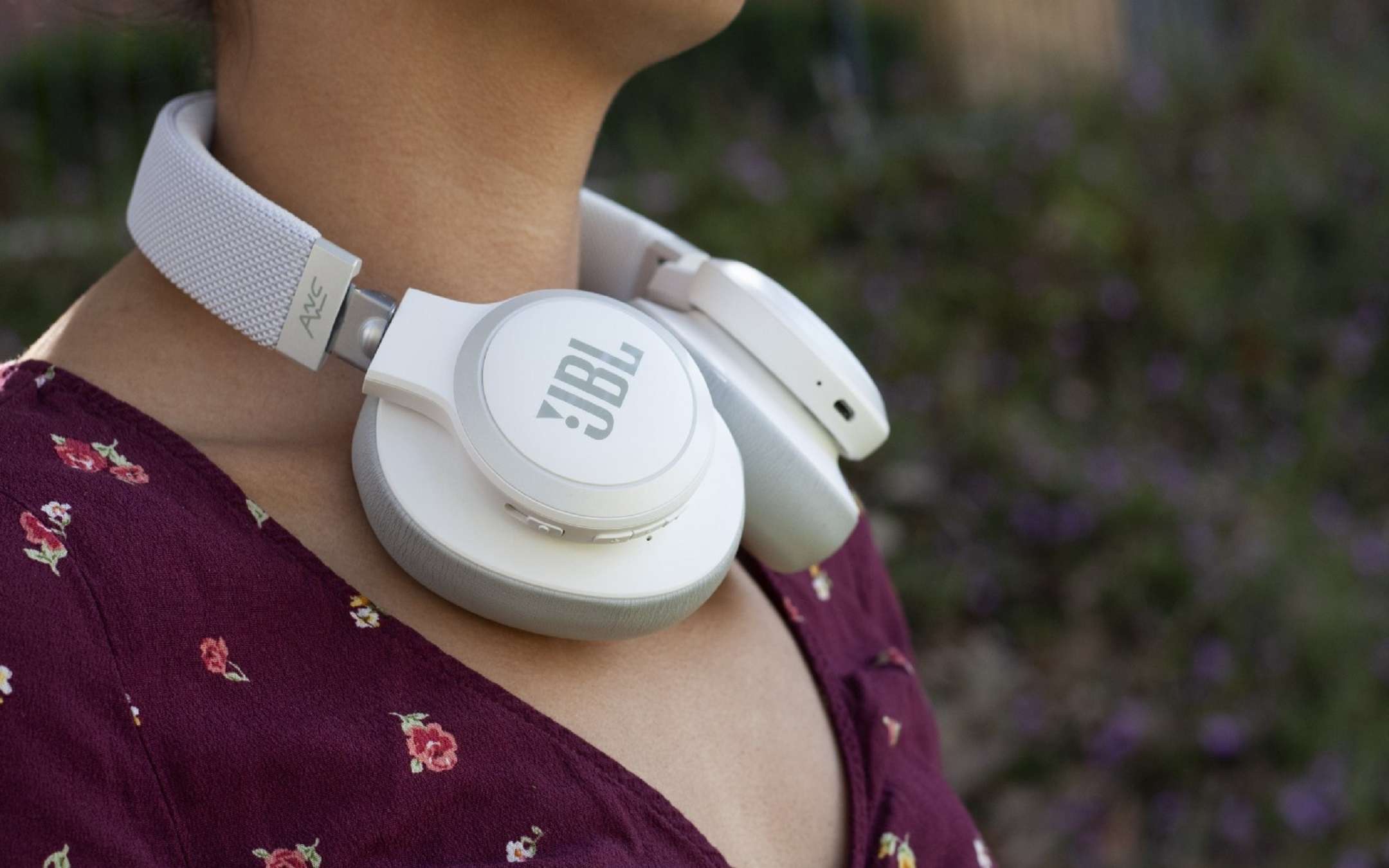 JBL LIVE 650BTNC: cuffie Bluetooth top di gamma al minimo storico