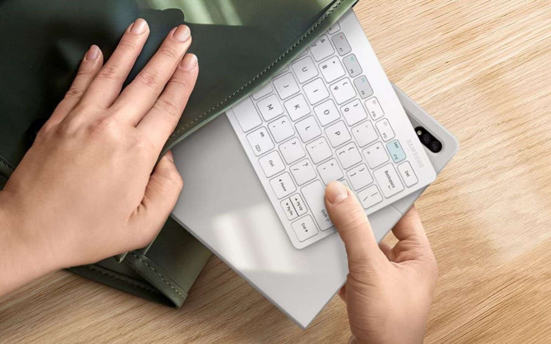 Samsung Smart Keyboard Trio 500: finalmente UFFICIALE