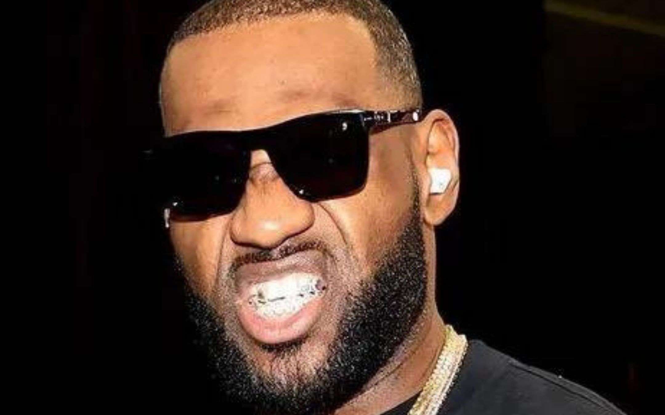 LeBron James indossa le nuove Beats Studio Buds?!