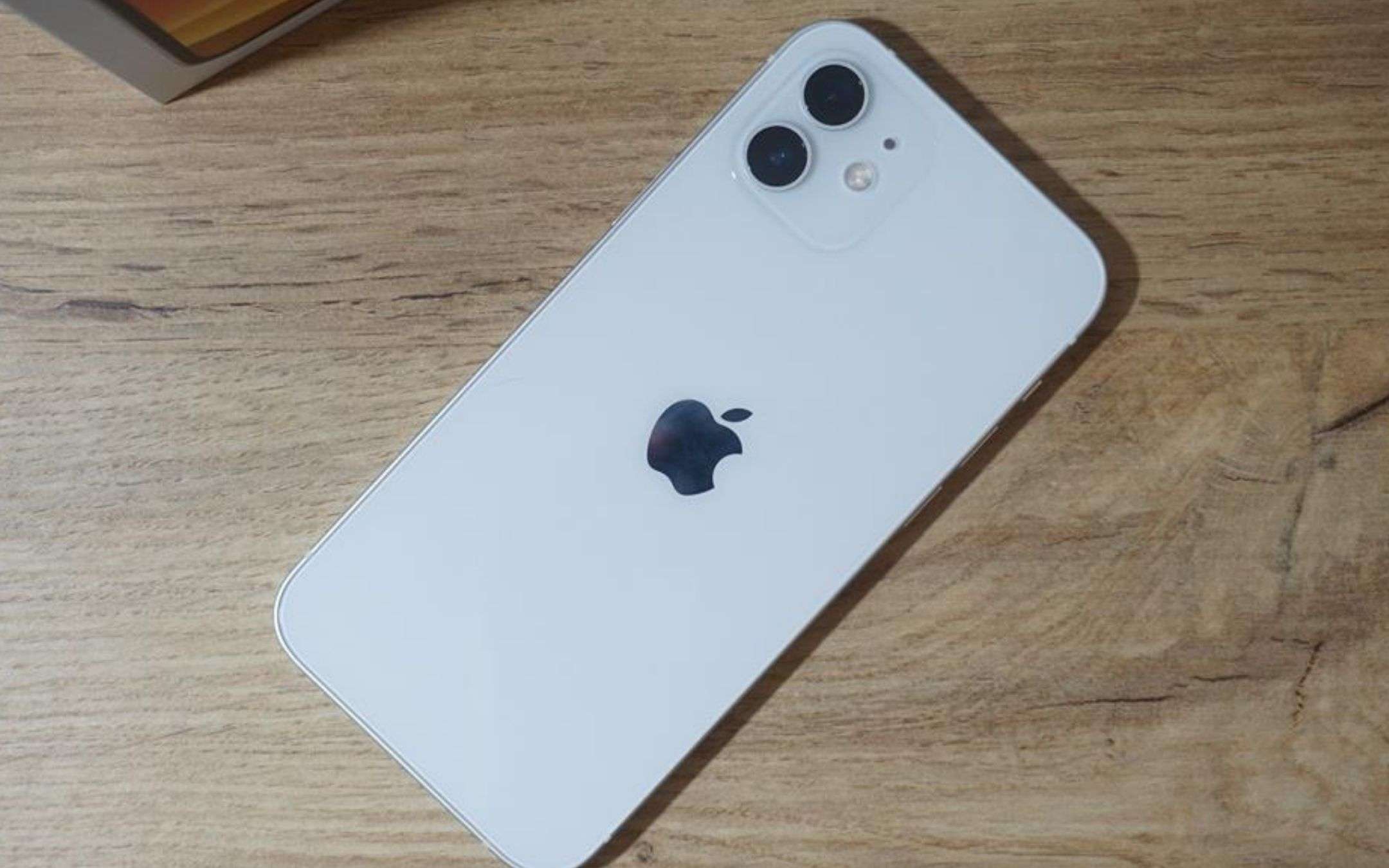 BOMBA Amazon: iPhone 12 in sconto di quasi 200€! BOMBA Amazon: iPhone 12 in sconto di quasi 200€!